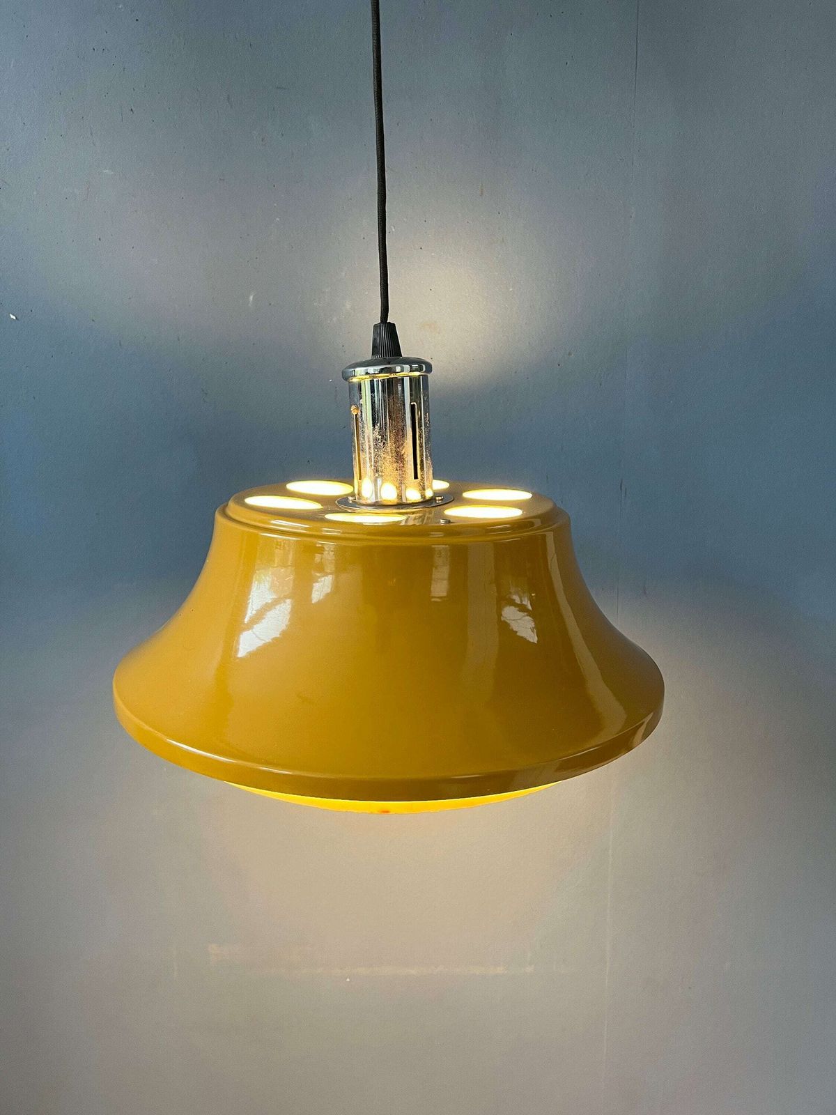Gele Mid Century Metalen Hanglamp photo Verlichting