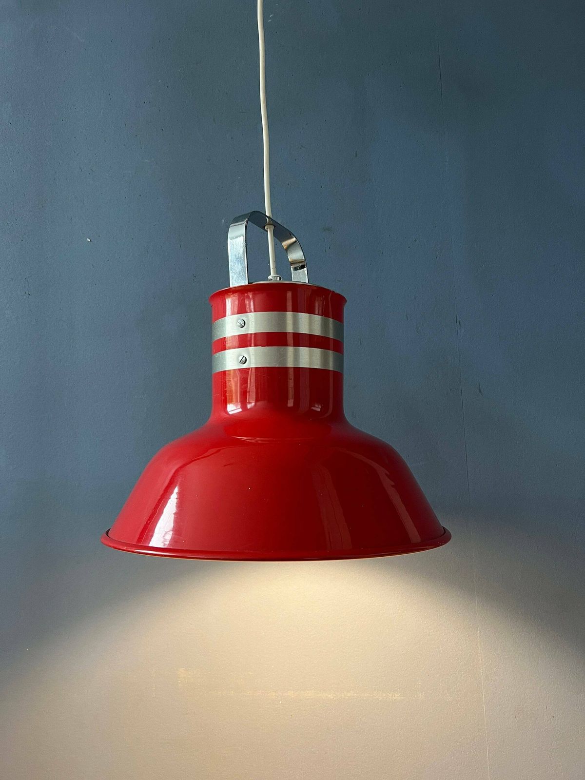 Rode 'Bucket' Space Age Hanglamp Van Ateljé Lyktan photo Verlichting