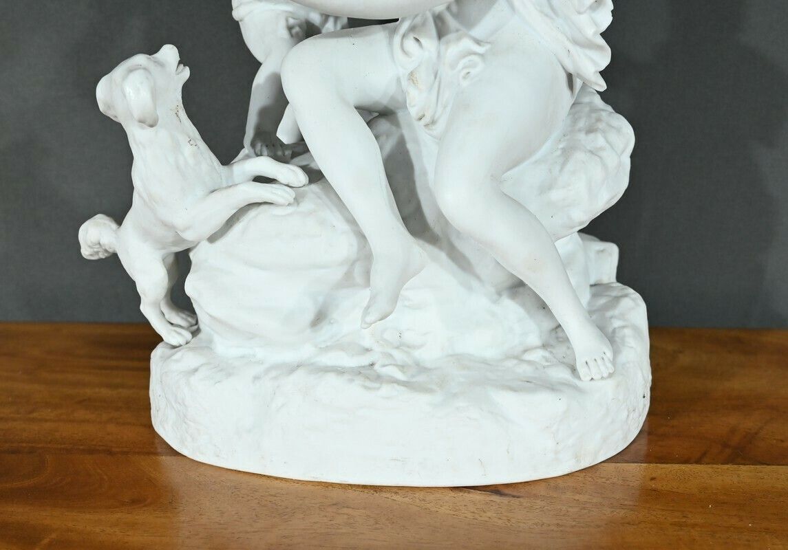 photo furniture Biscuit Sculpture “Venus And Love” – Late 19th Century