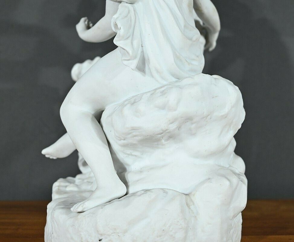 photo vinterior Biscuit Sculpture “Venus And Love” – Late 19th Century