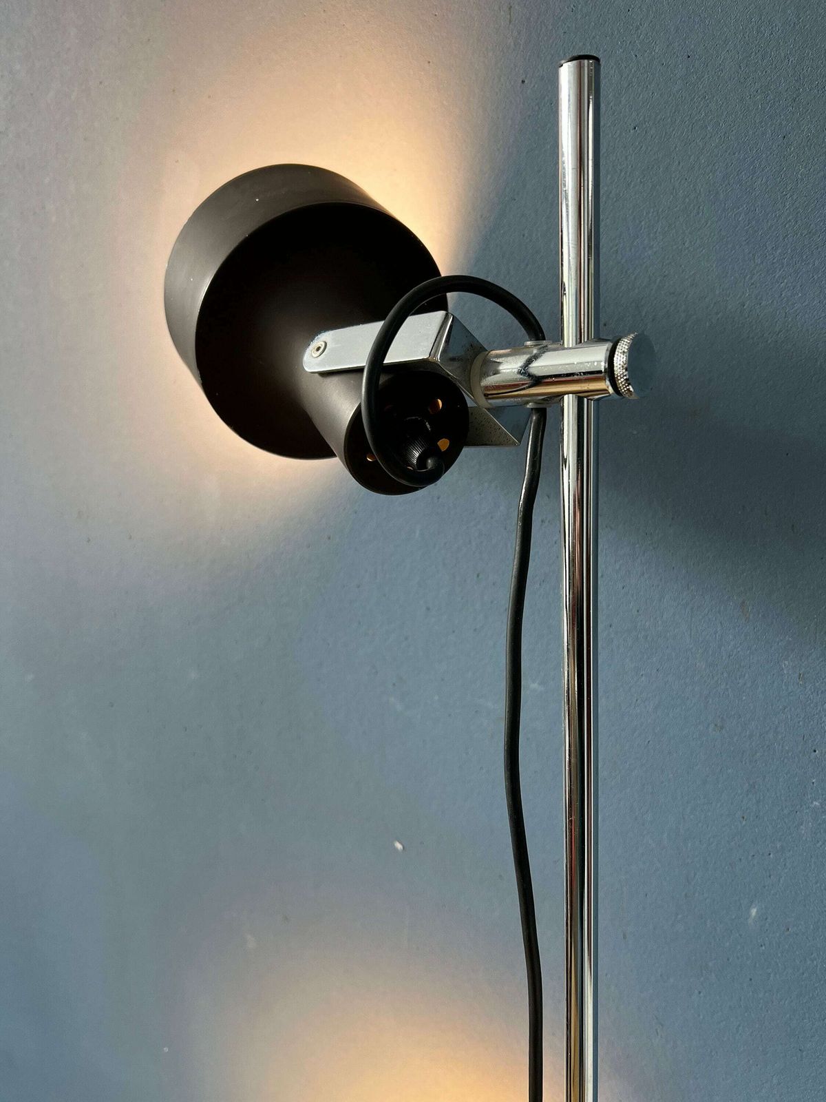 Mid Century Bruine Anvia Vloerlamp photo Verlichting