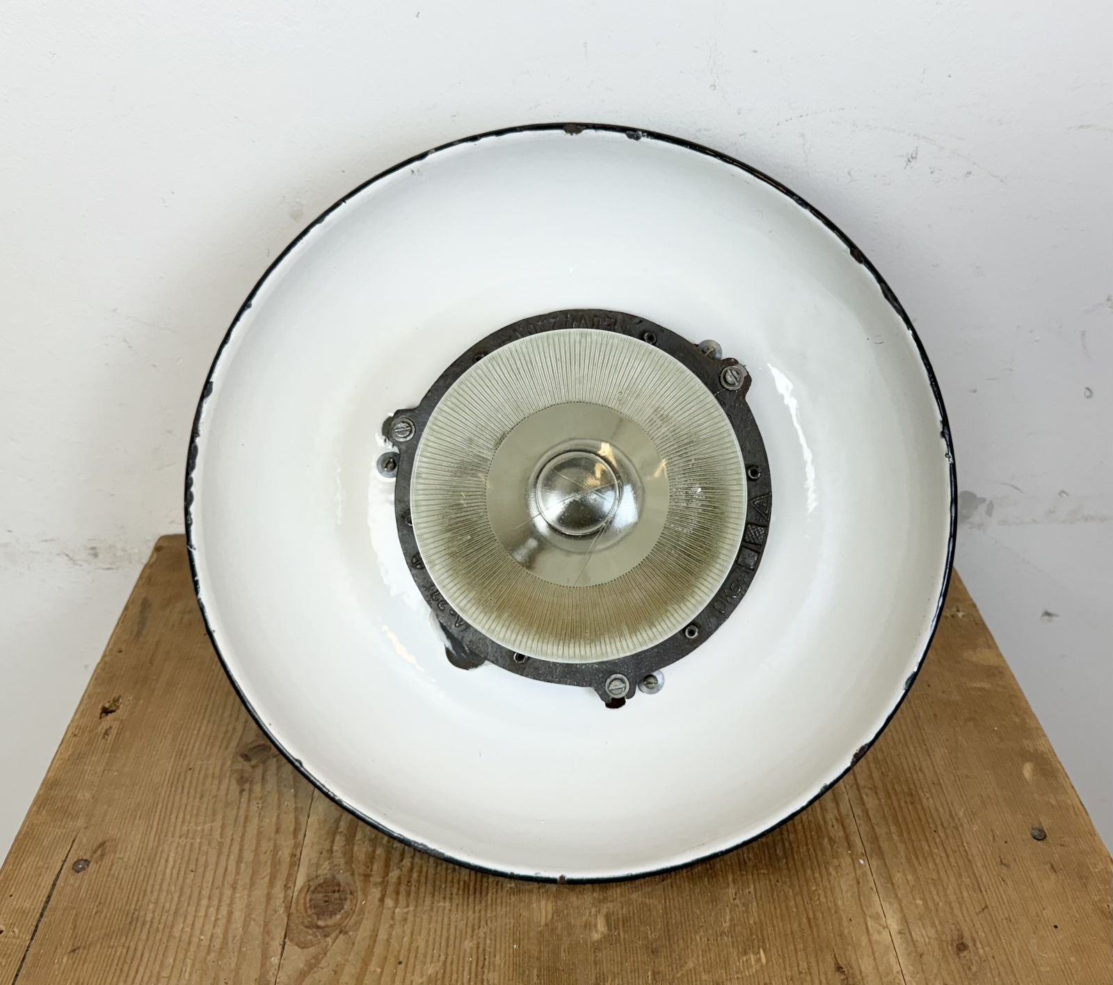 photo vintage Industrial Green Enamel Factory Pendant Lamp In Cast Iron, 1960s