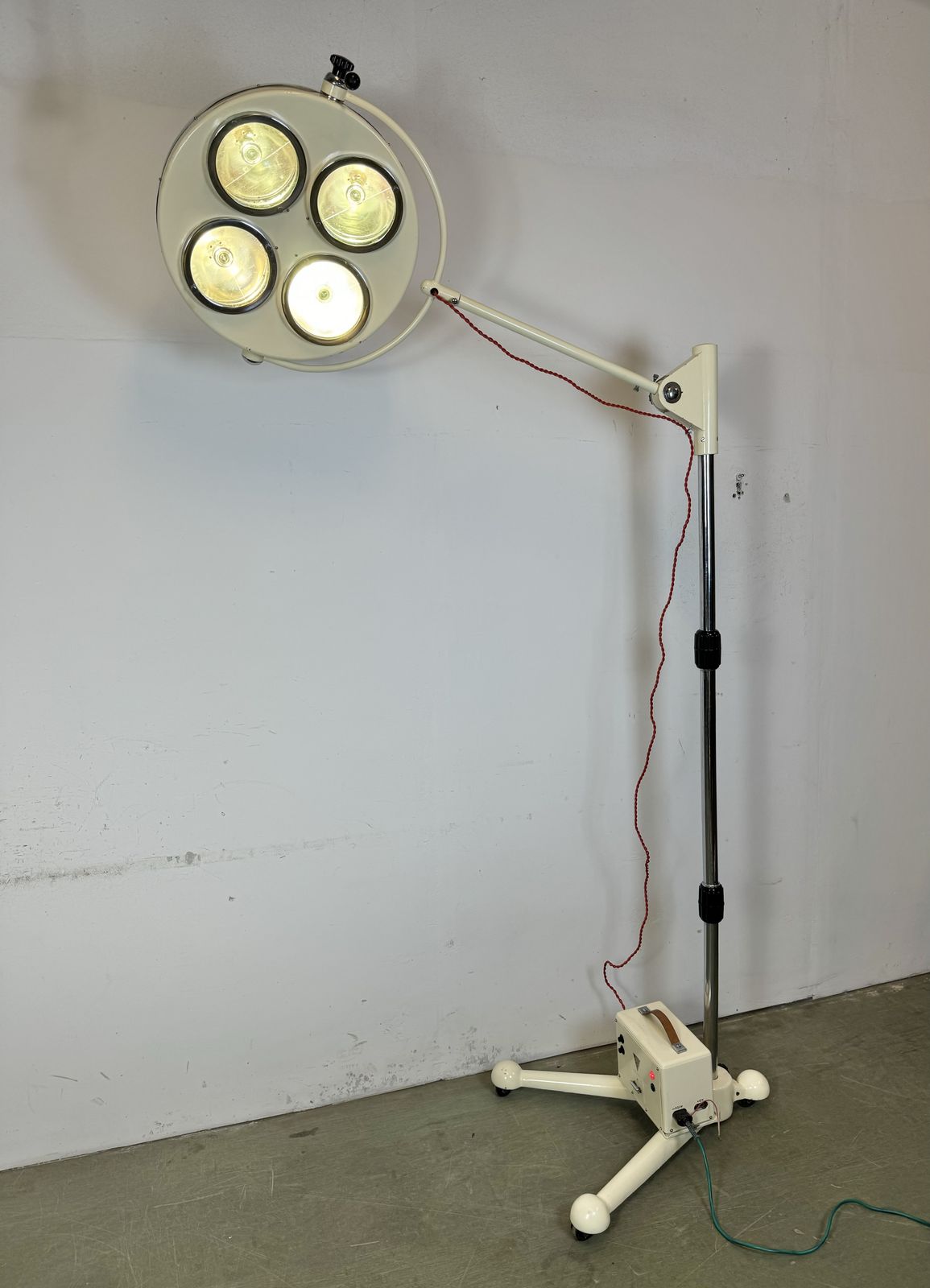 Vintage Mobile Field Operating Lamp From Famed 1, 1960s photo vinterior