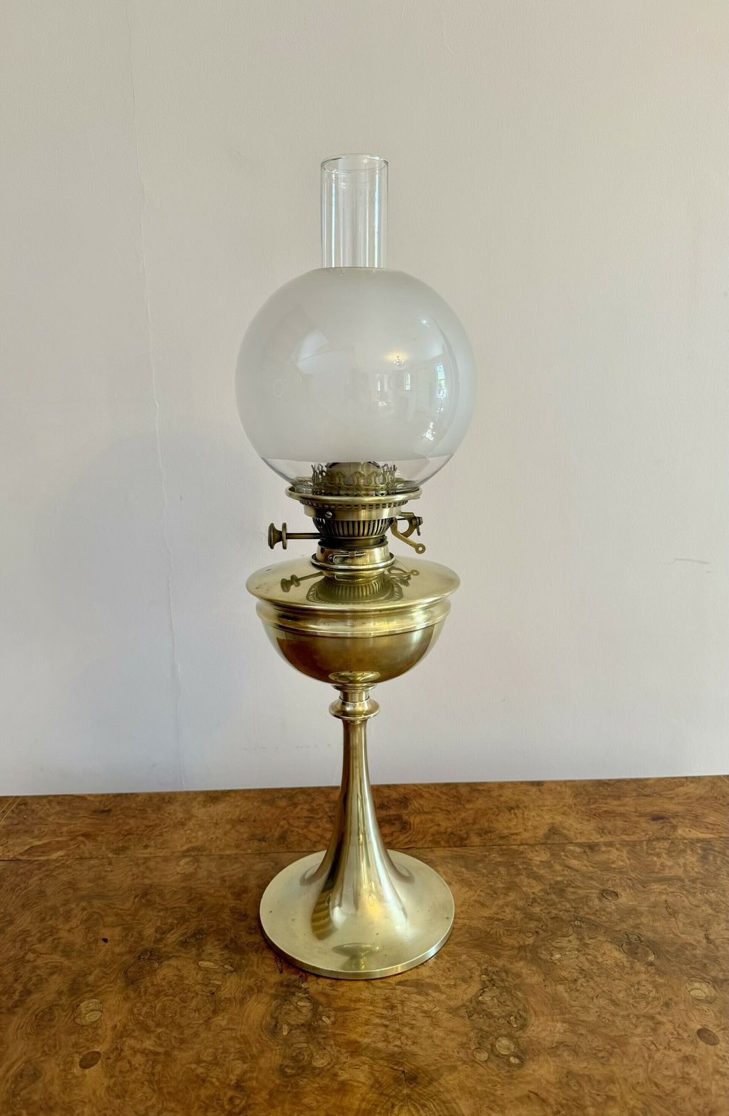 Wonderful Quality Antique Brass Oil Lamp By Hinks And Sons photo vinterior