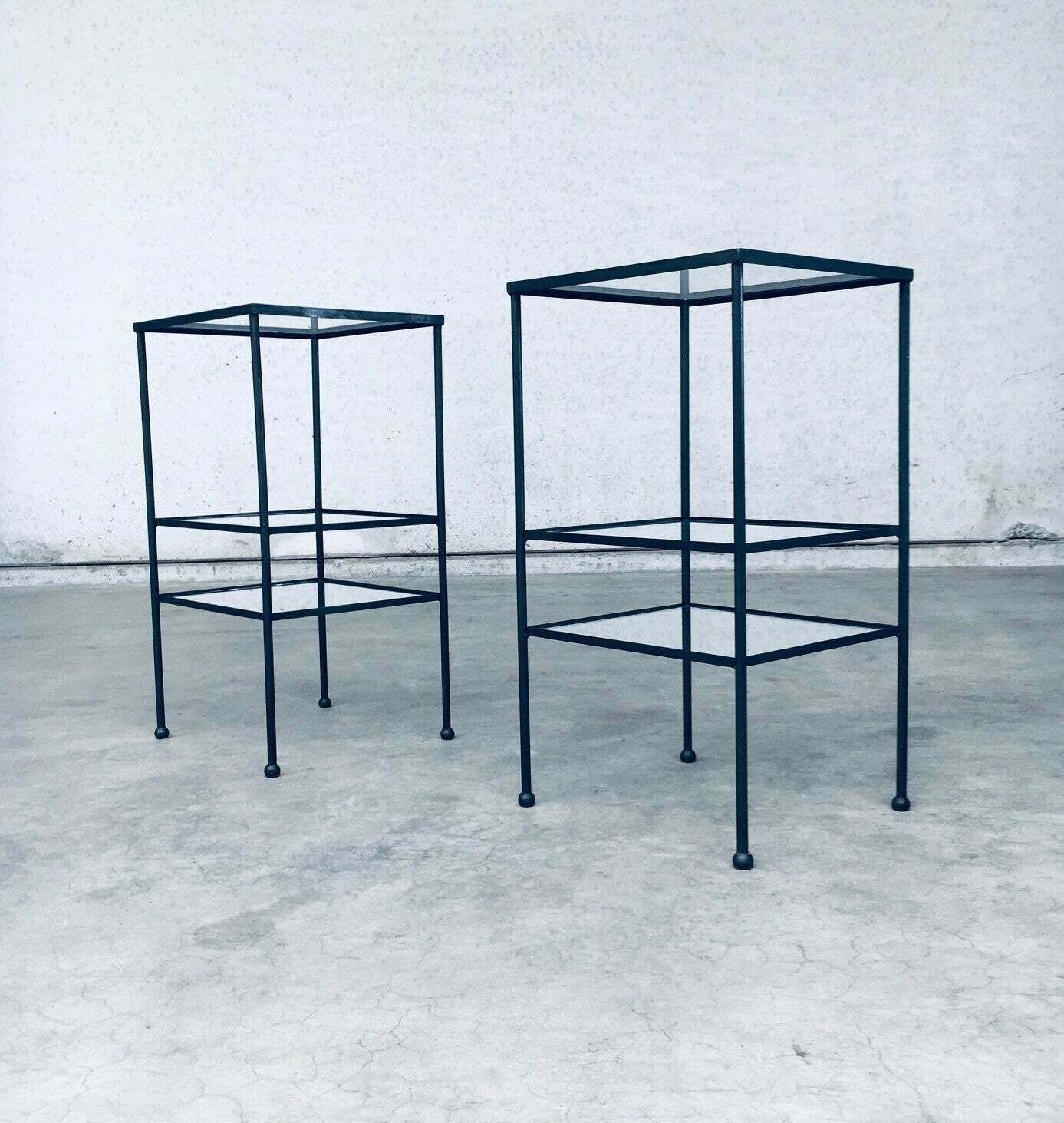 photo furniture Minimalistisch Design Drielaags Bijzettafelset, België, Ca. Jaren 1960