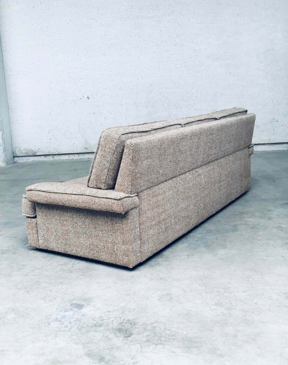 1900.0 Mid Century Modern Design Bouclé 3 Zitsbank, Italië, Ca. Jaren 1970 photo