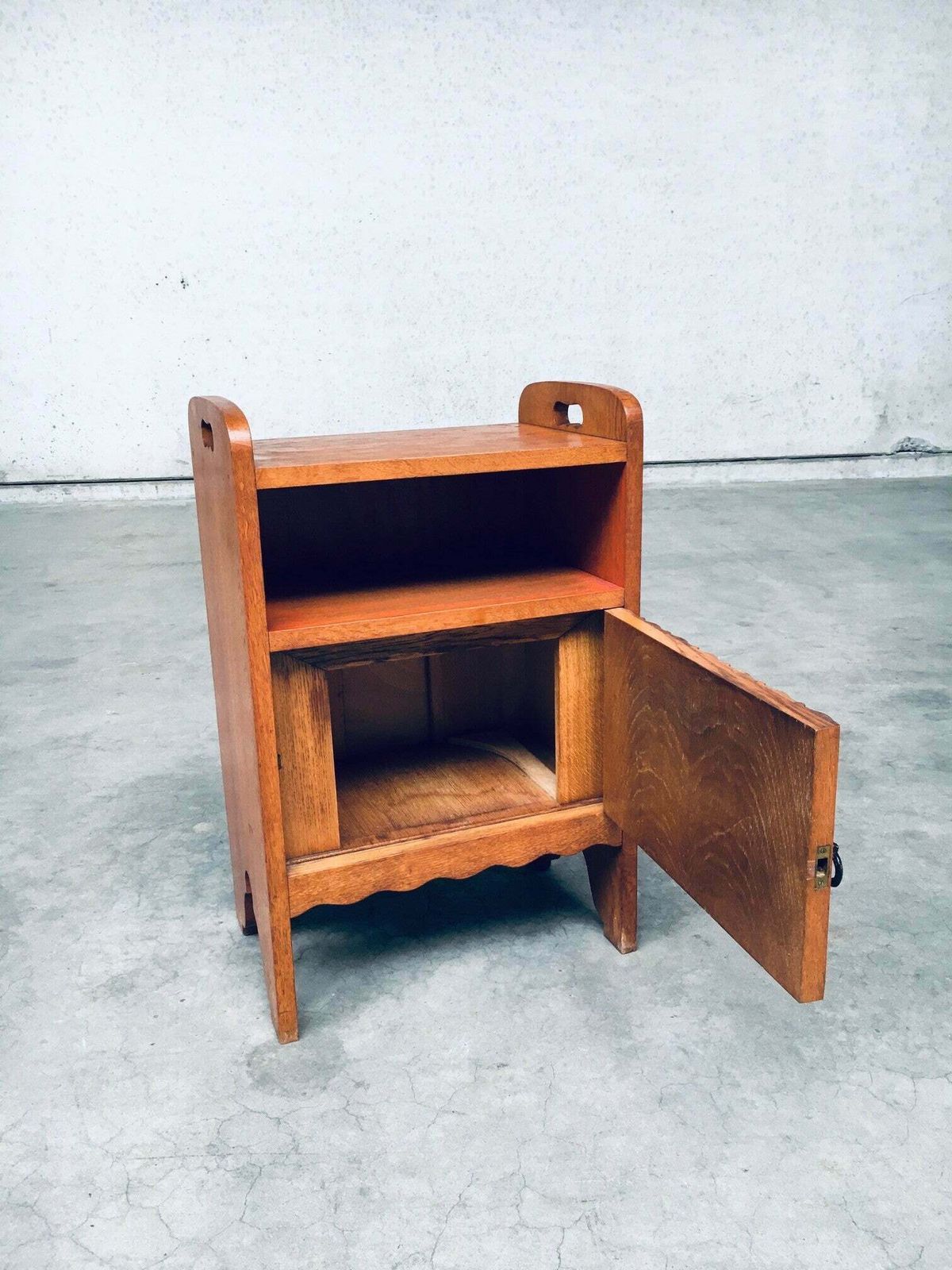 photo for sale Amsterdam School Design Nachtkastje, Nederland, Jaren 1920