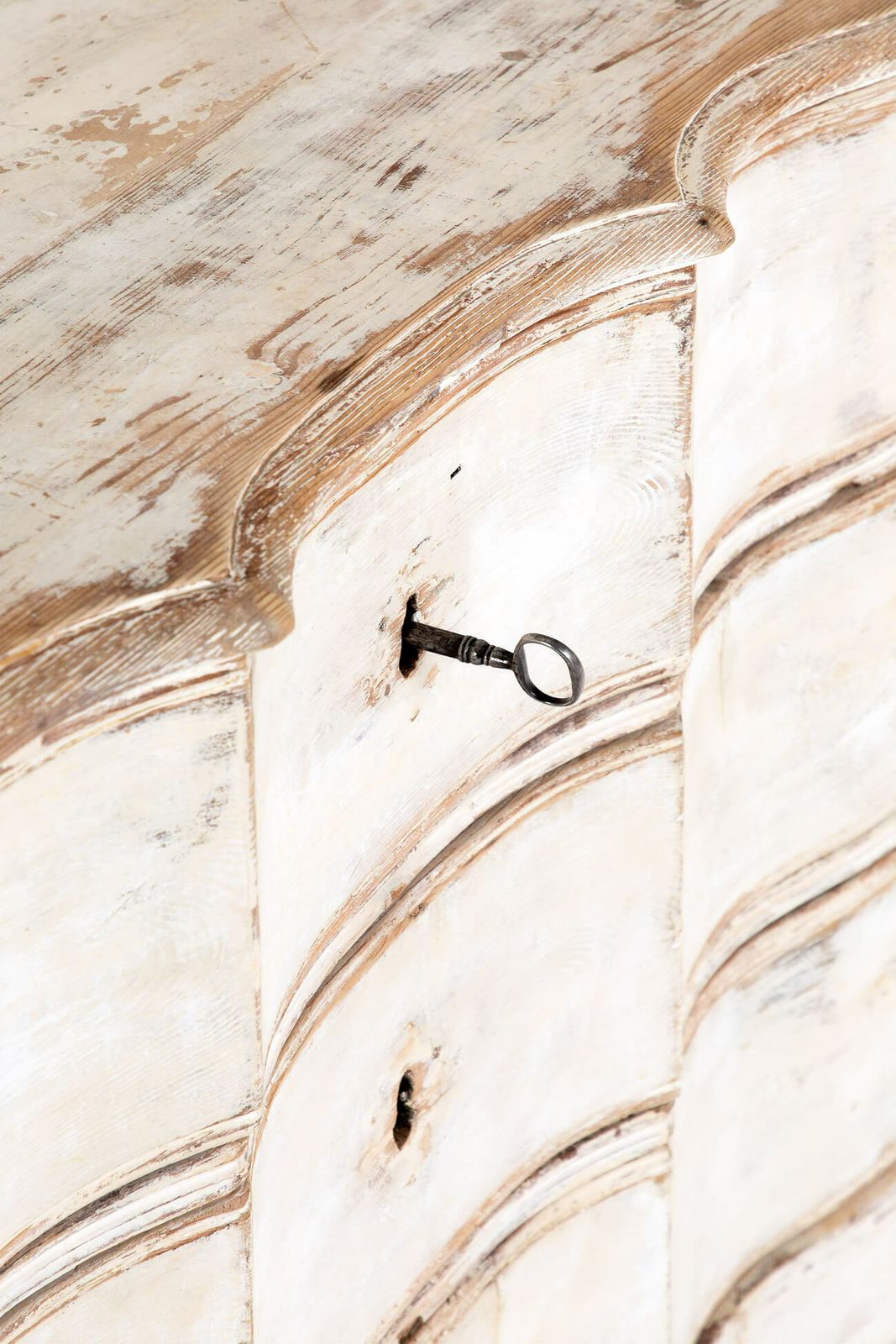 18th Century Gustavian Serpentine Chest photo vinterior