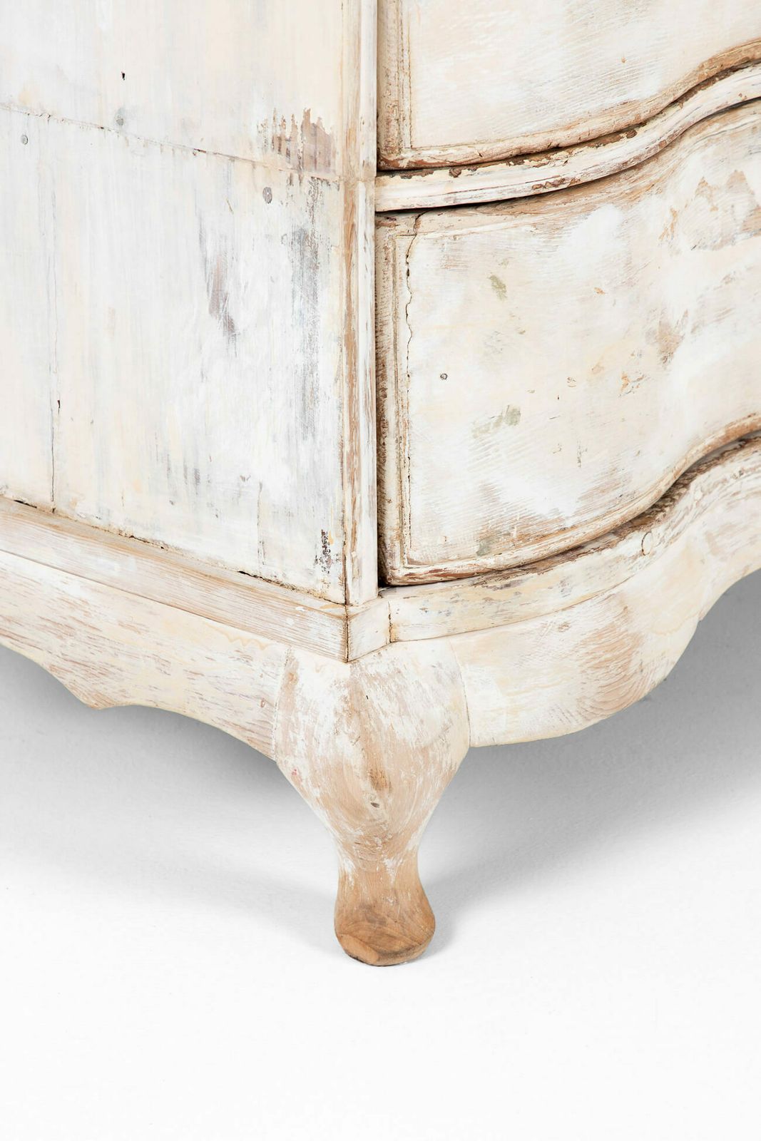 18th Century Gustavian Serpentine Chest photo vintage