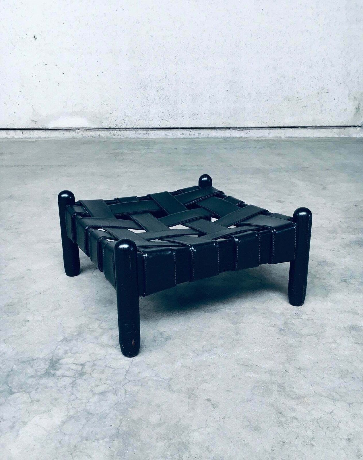 Braziliaanse Stijl Design Hocker In Zwart Gebeitst Hout En Leer photo Meubels