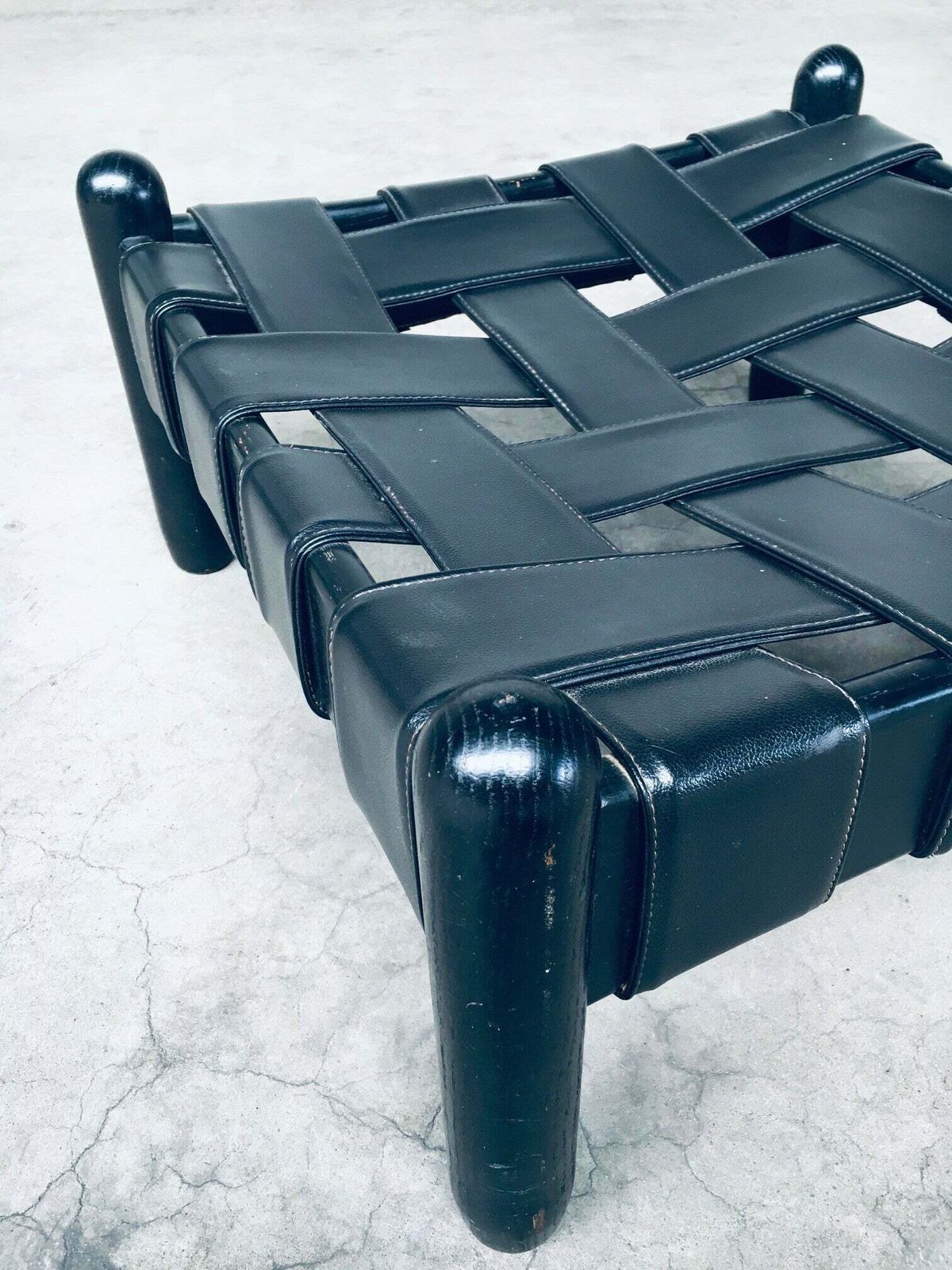 photo for sale Braziliaanse Stijl Design Hocker In Zwart Gebeitst Hout En Leer