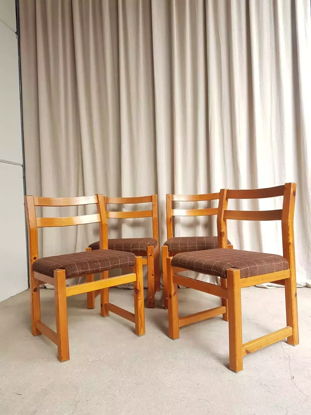 Vtg Late Mid Century Danish Set Of 4 Solid Pine Brutalist Dining Chairs R439