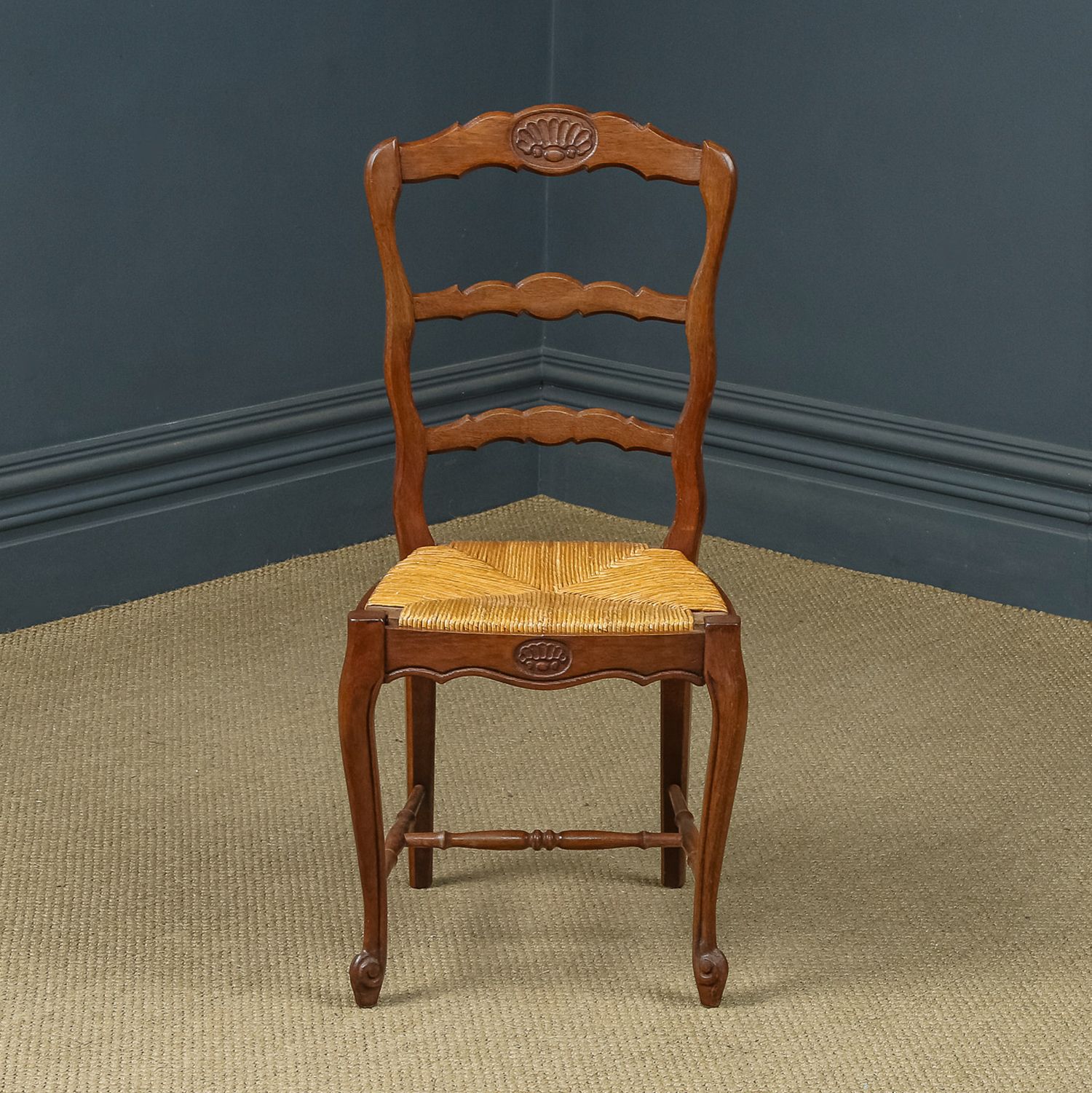photo vintage French Set Of 6 Six Louis XV Style Oak Ladder Back Rush Seat Kitchen Dining Chairs (Circa 1920)