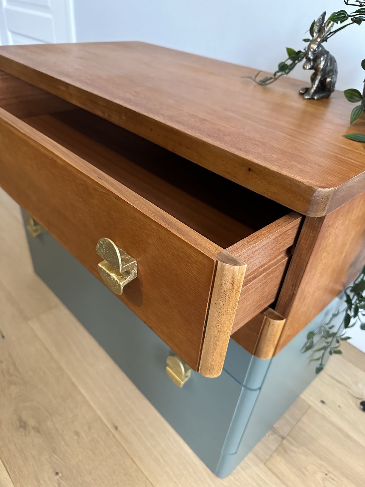 photo vintage Stag Cantata 3 Drawer Dresser / Chest Of Drawers Professionally Refinished