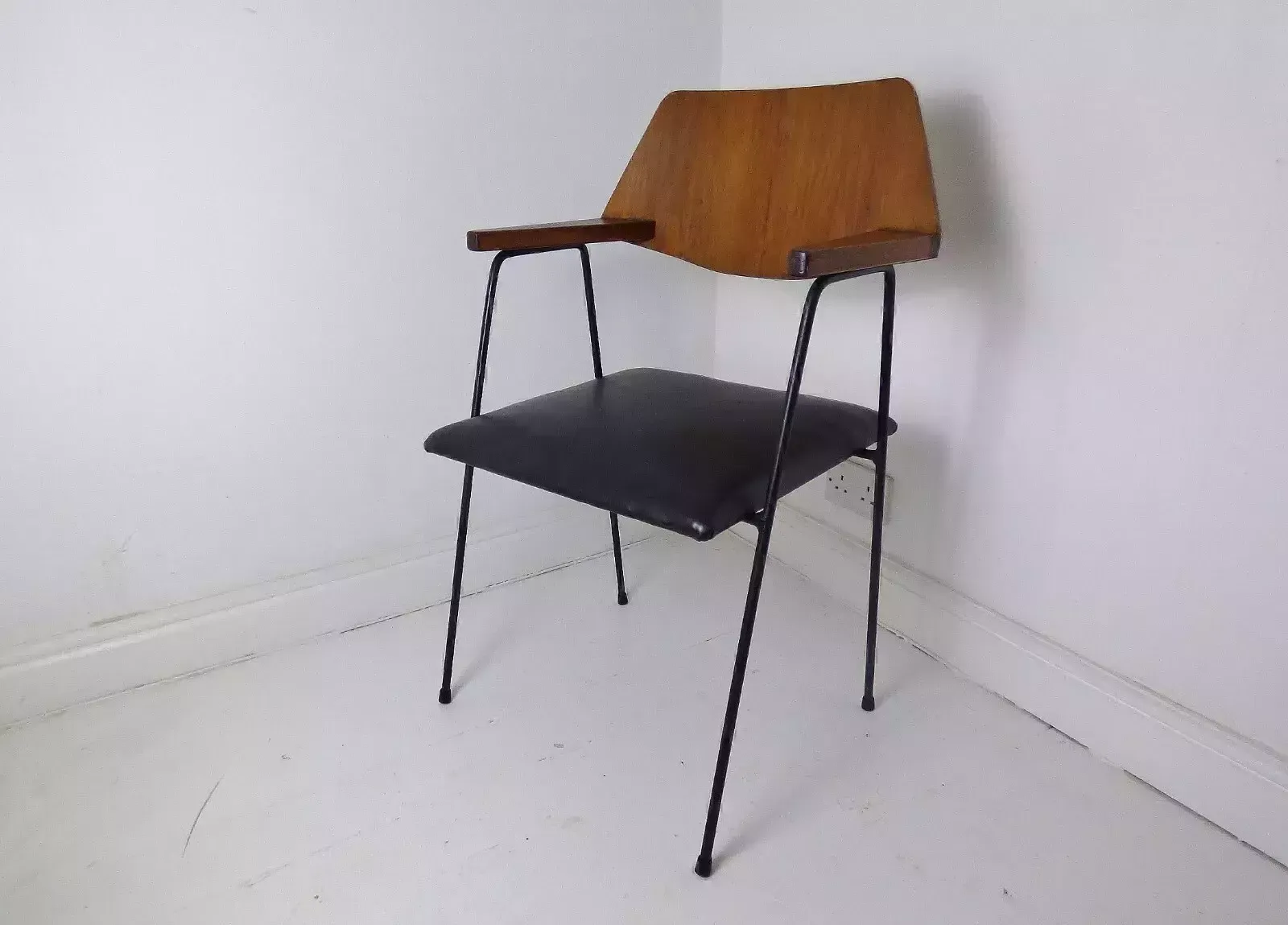 Stunning Vintage Plywood & Metal Chair Attributed To Robin Day