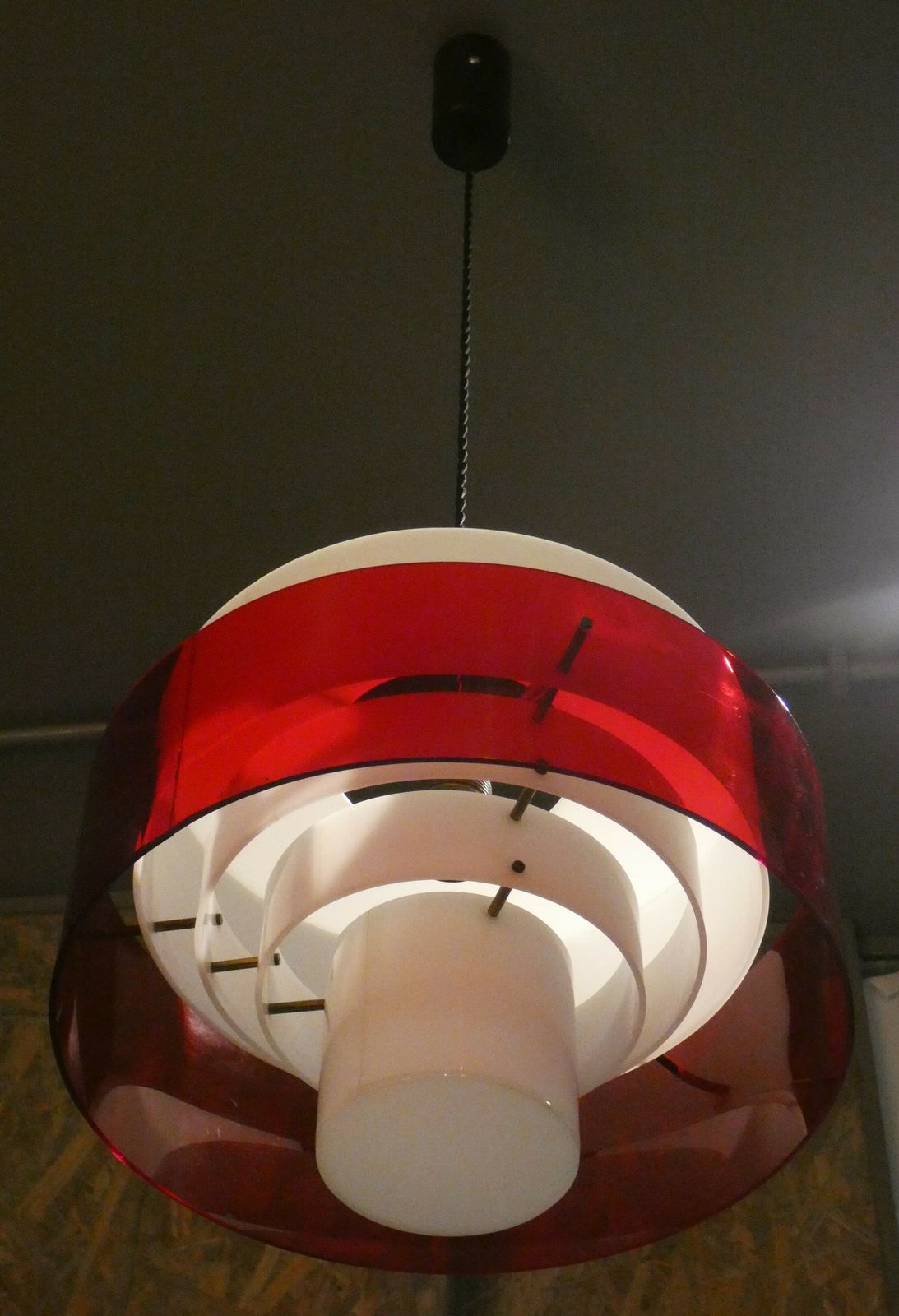 1960s Stilnovo Mid Century Italian Pendant Lamp In White And Red Methacrylate And Brass By Stilux photo vinterior
