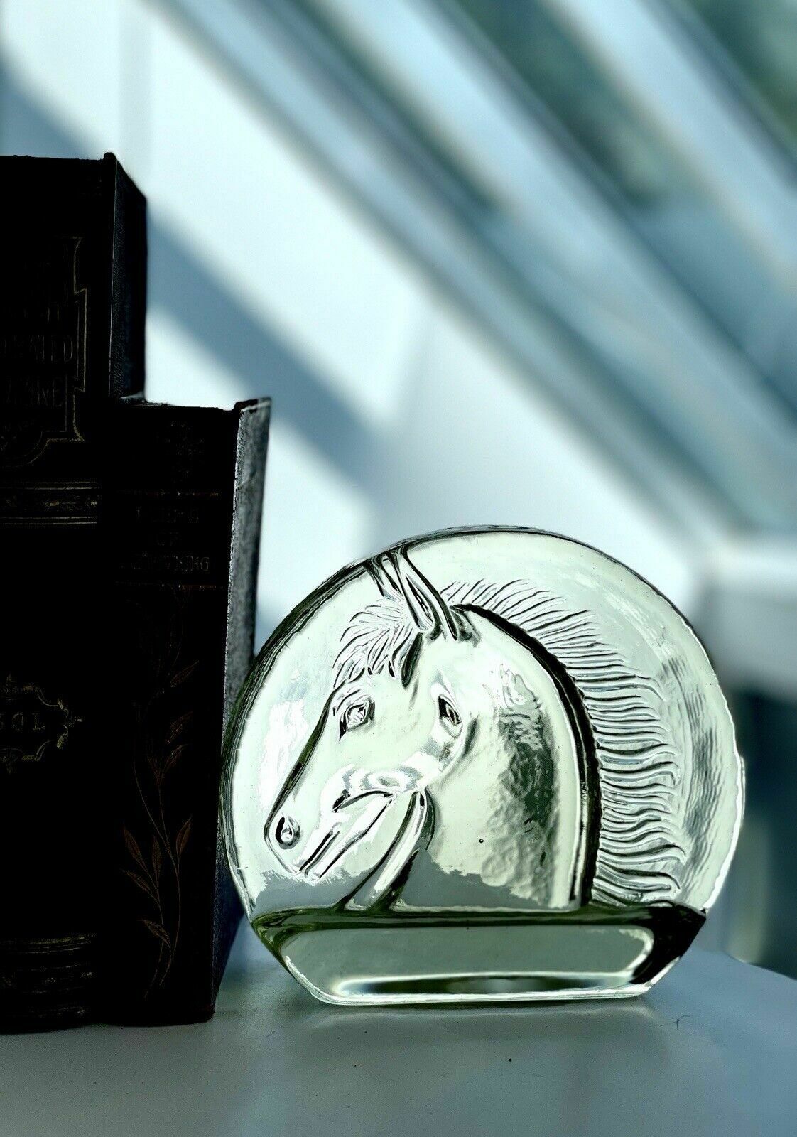 photo vintage A Pair Of Vintage Depression Glass Horse Head Bookends In Pale Yellow
