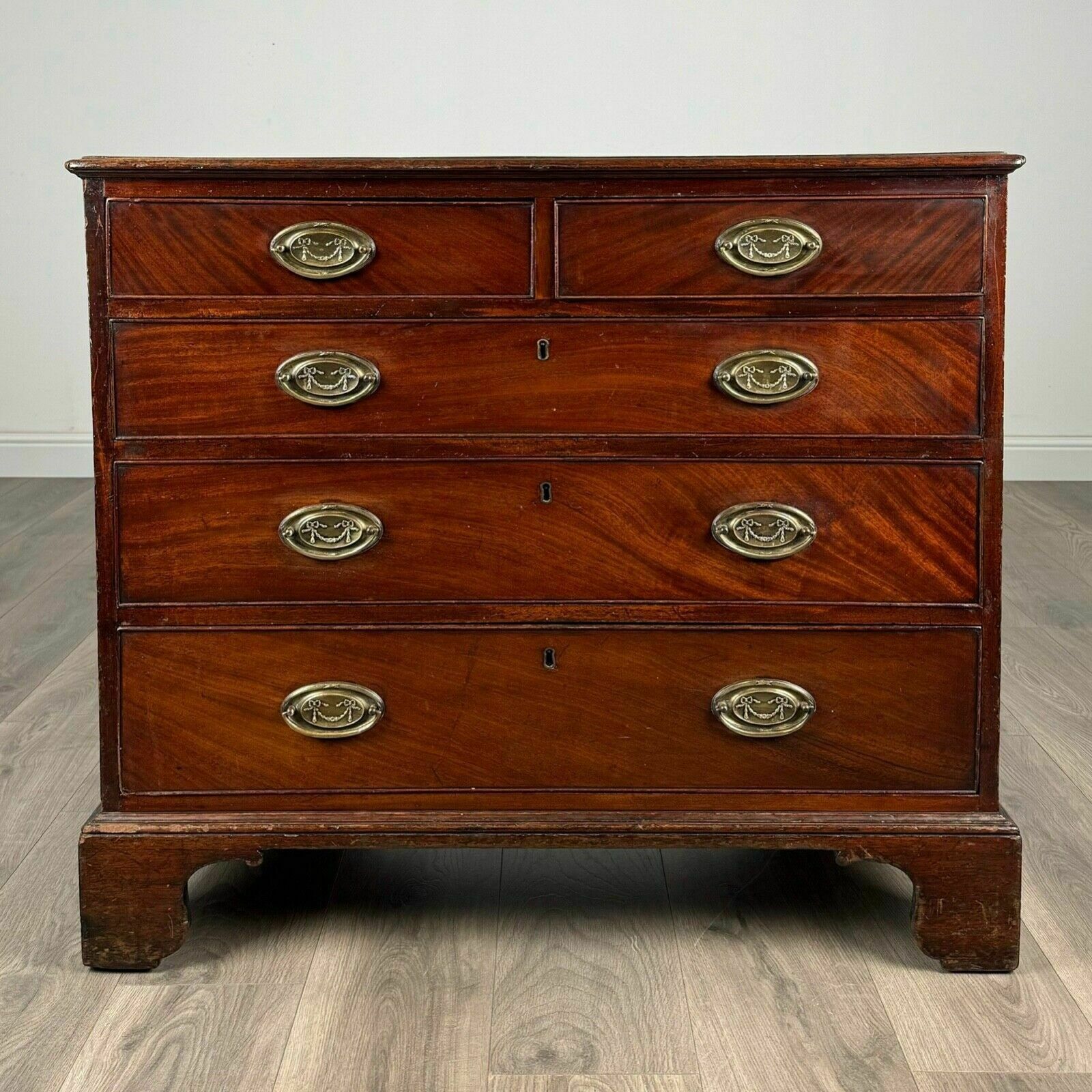 Antique 18th Century Chest Of Drawers In Mahogany