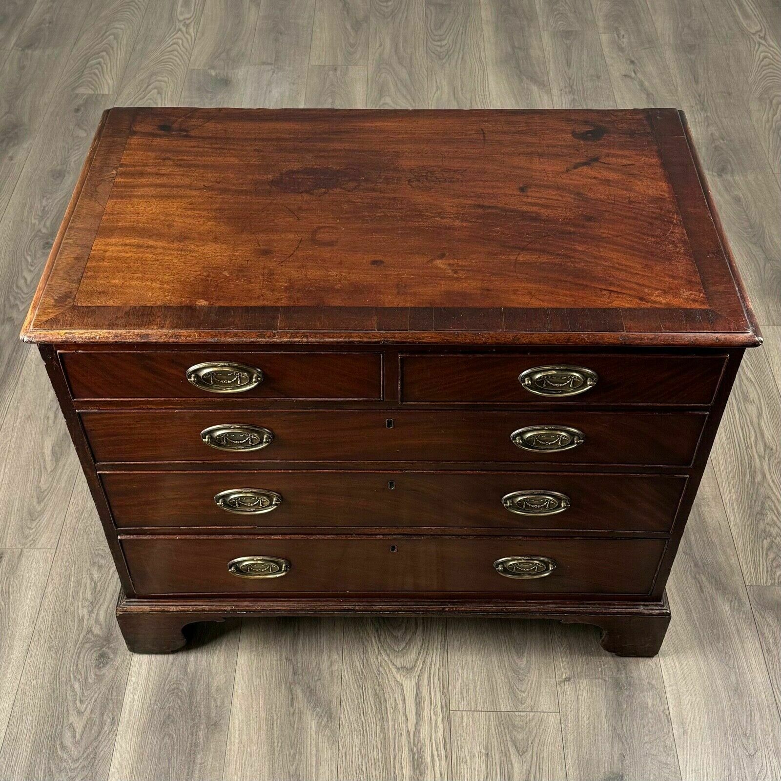 photo furniture Antique 18th Century Chest Of Drawers In Mahogany