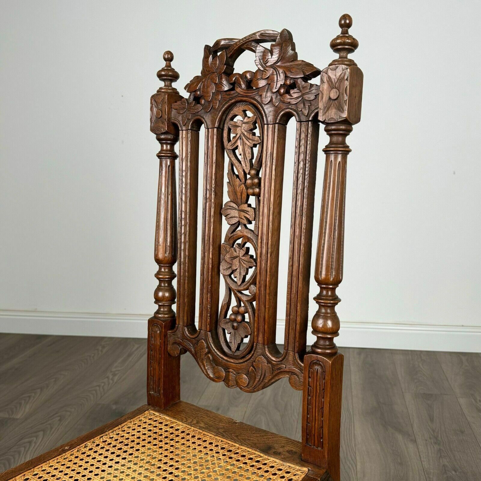 photo furniture Antique 19th Century Bedroom Chair / Hall Chair In Oak
