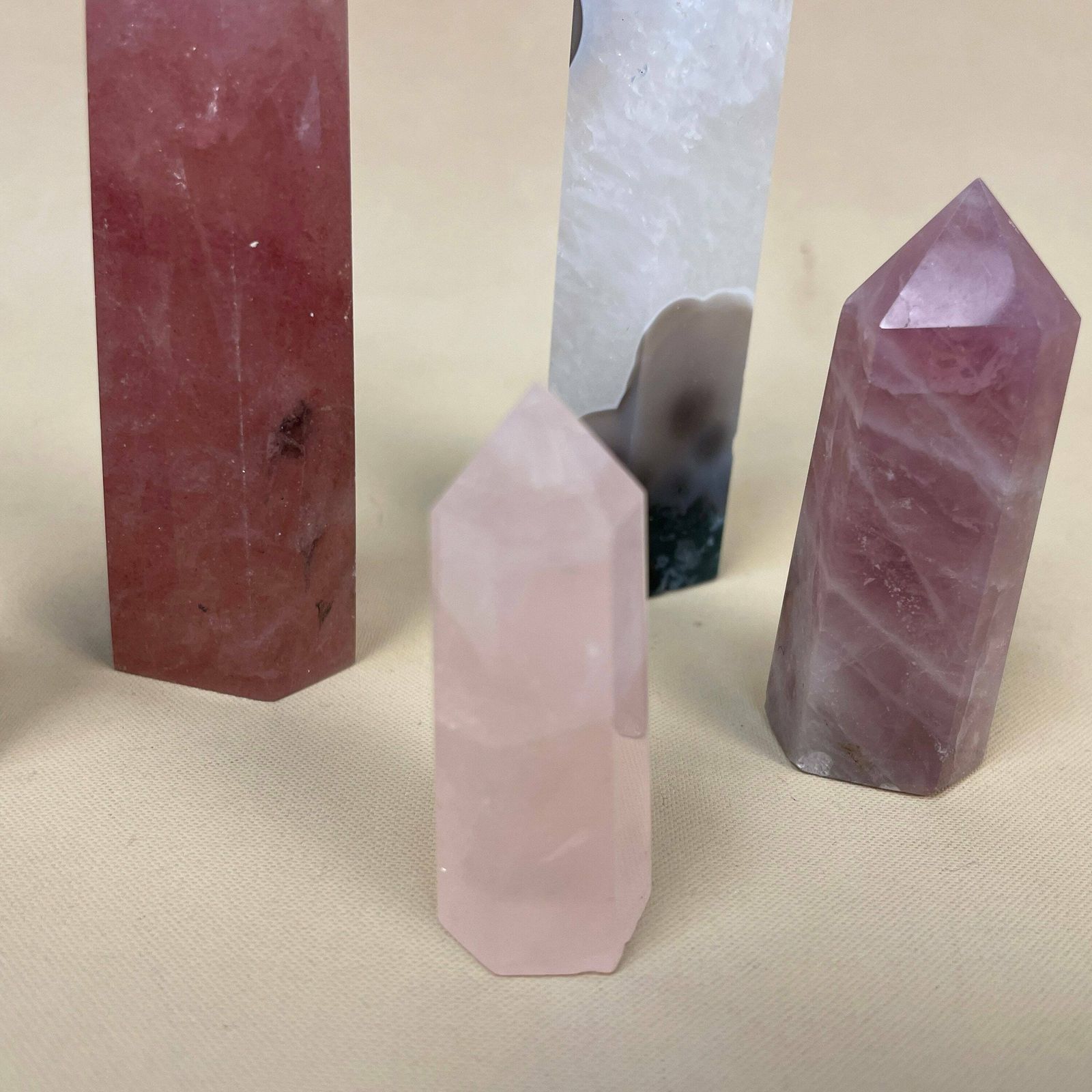 5 Pieces Of Natural Quarts Crystal Stone Towers Pink White Polished Gemstone Decorative Patterned Stones Set Multicoloured photo furniture