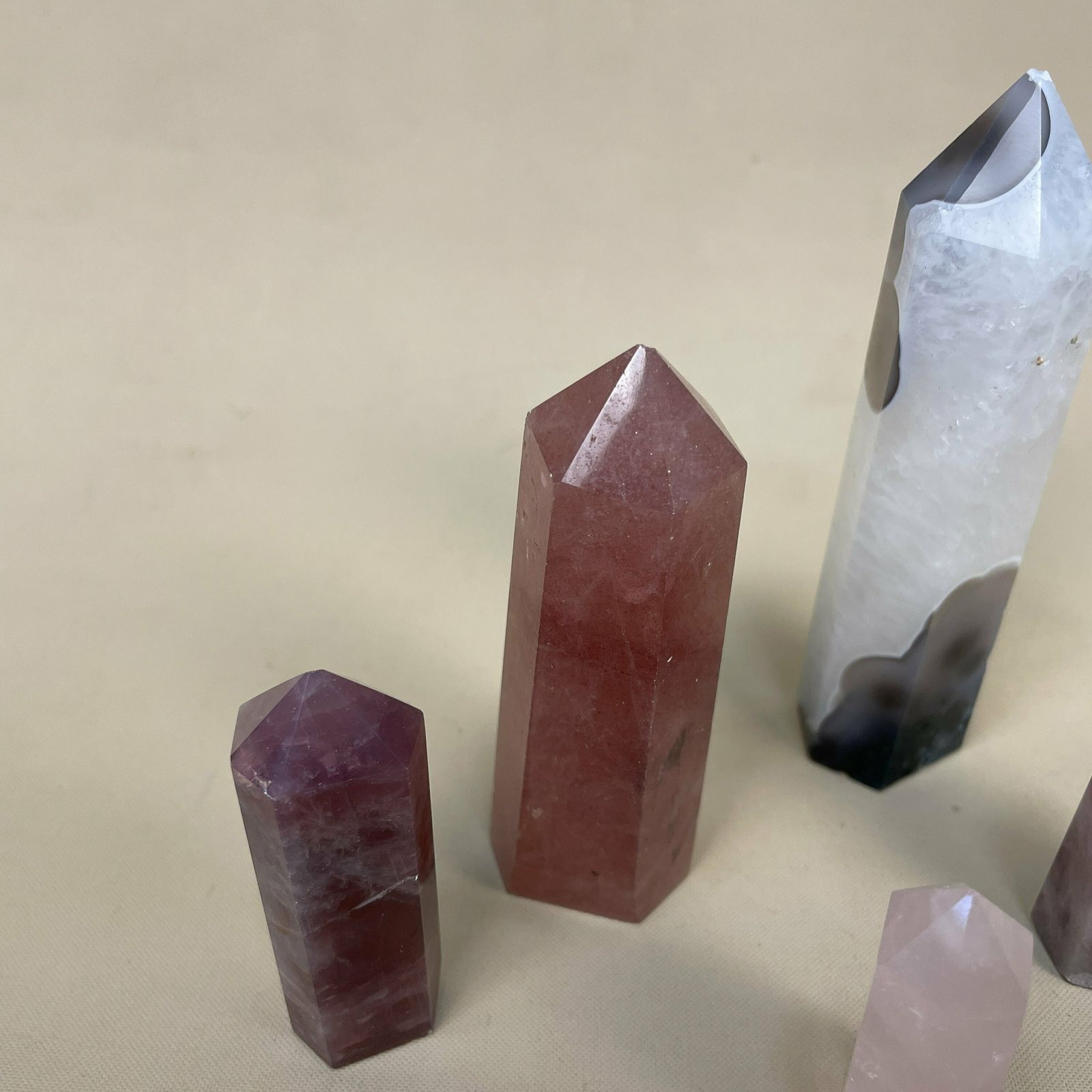 5 Pieces Of Natural Quarts Crystal Stone Towers Pink White Polished Gemstone Decorative Patterned Stones Set Multicoloured photo buy