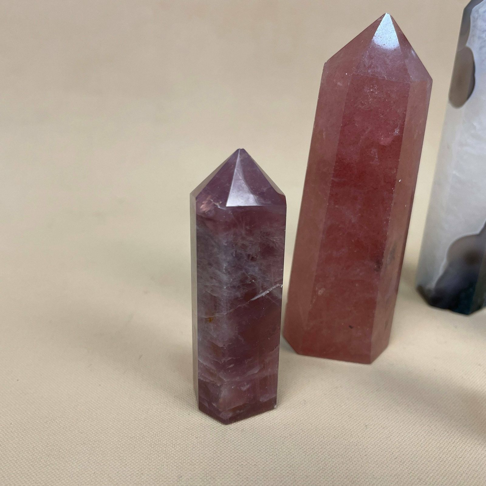 5 Pieces Of Natural Quarts Crystal Stone Towers Pink White Polished Gemstone Decorative Patterned Stones Set Multicoloured photo vintage