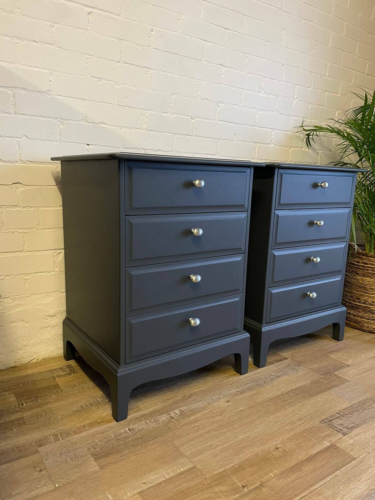 Stag Minstrel Nightstands Bedsides Pair (Set Of 2) Painted Black/Grey photo vinterior