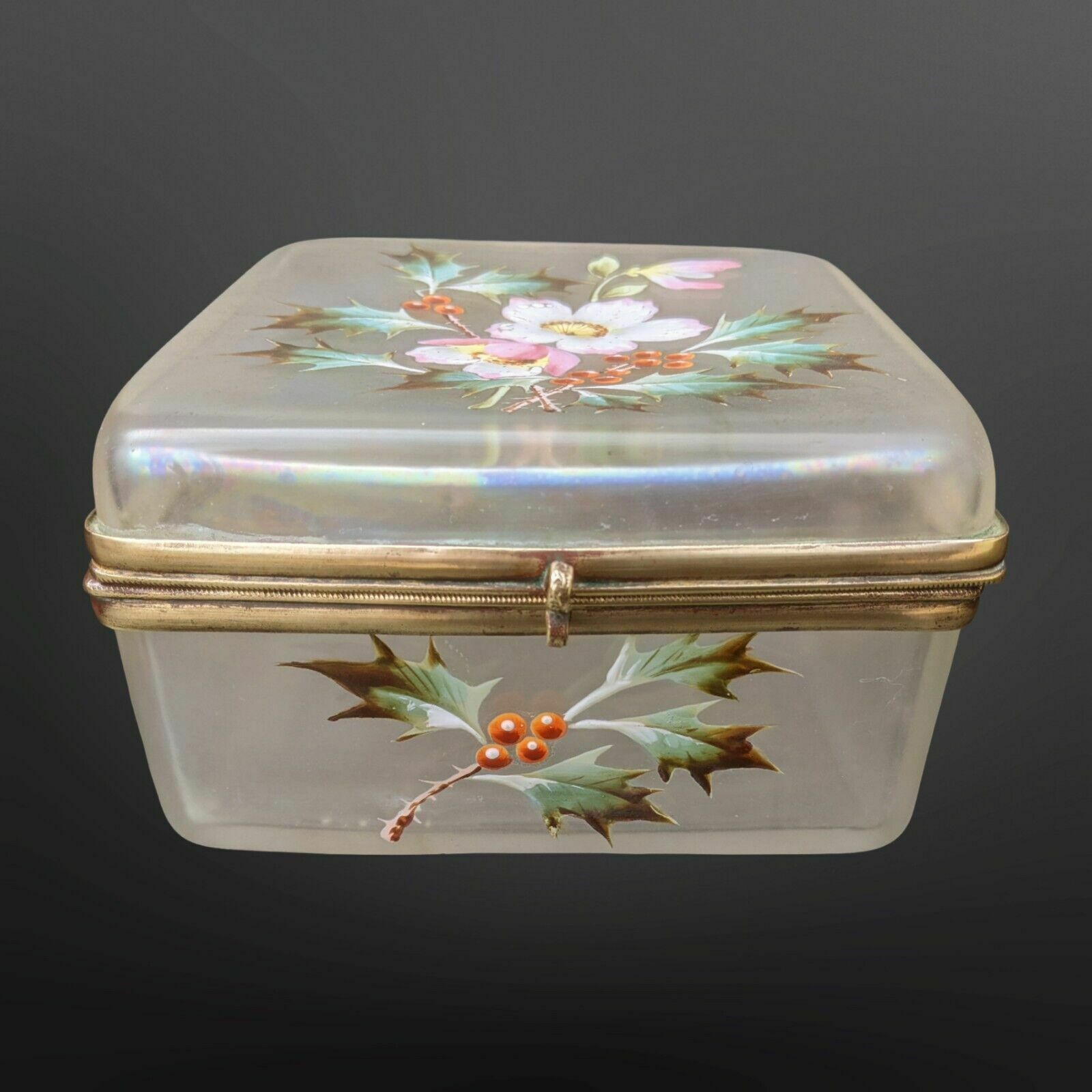 Pretty Victorian Iridescent Glass Jewellery Box Hand Enamelled photo vinterior