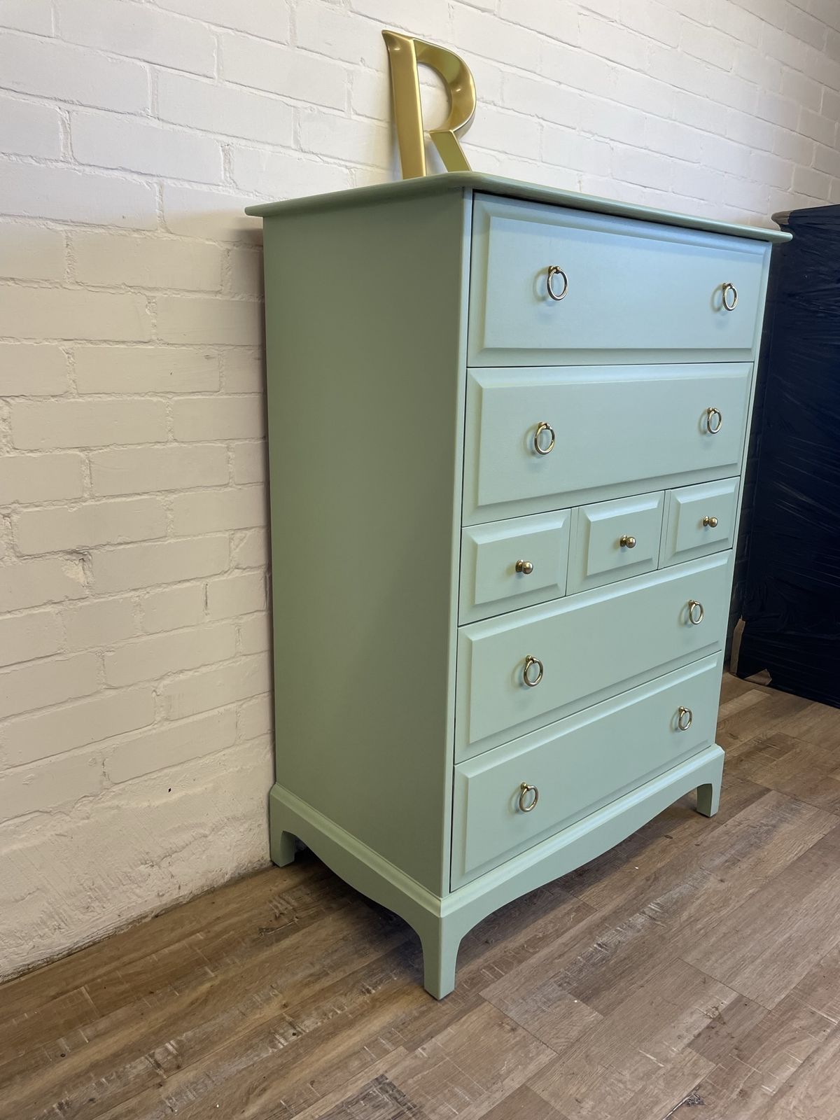 photo vinterior Stag Minstrel Tallboy In Whirlybird Green