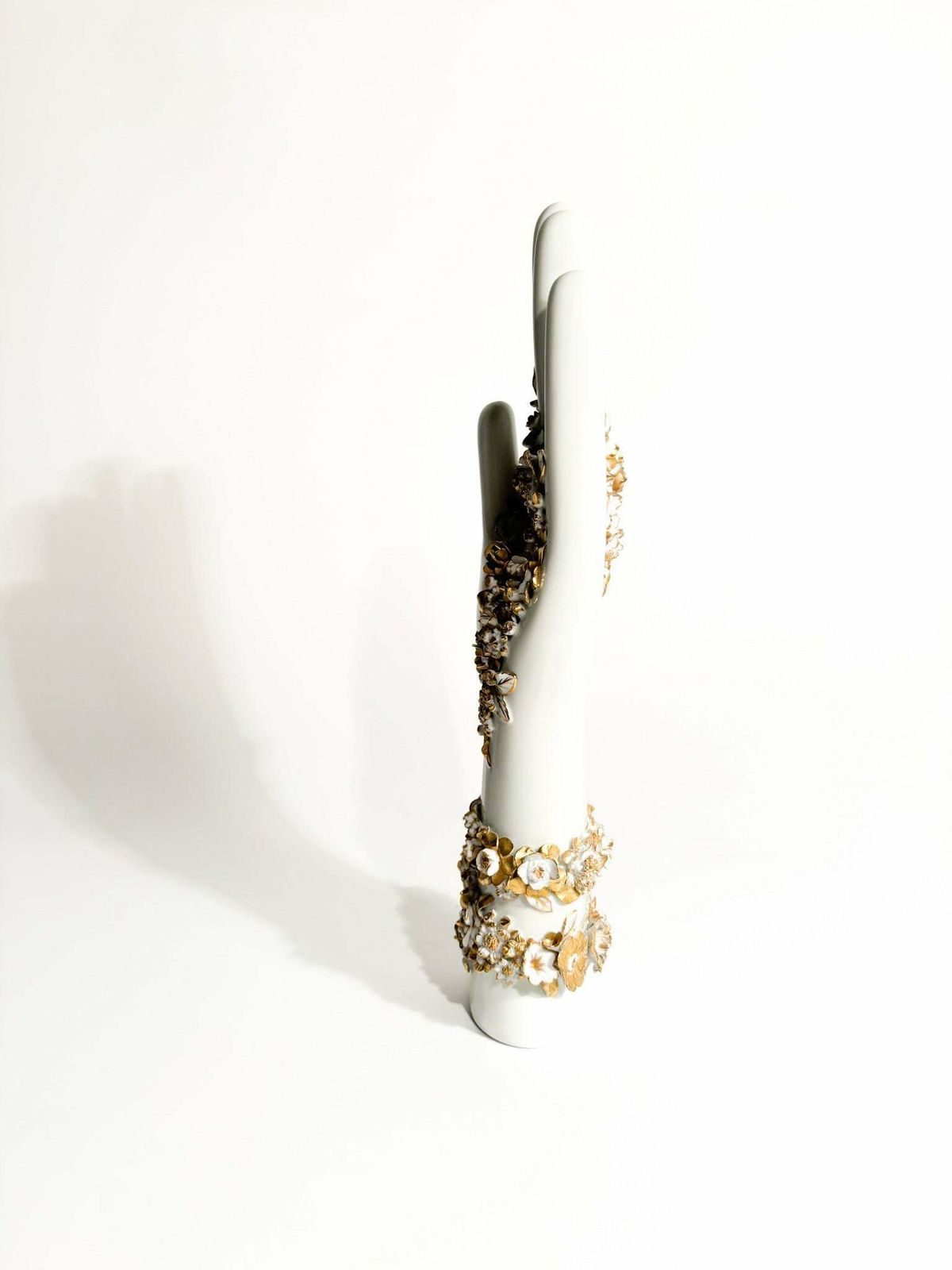 photo vinterior White And Gold Flowered Hand Art By Gio Ponti For Richard Ginori 1980s