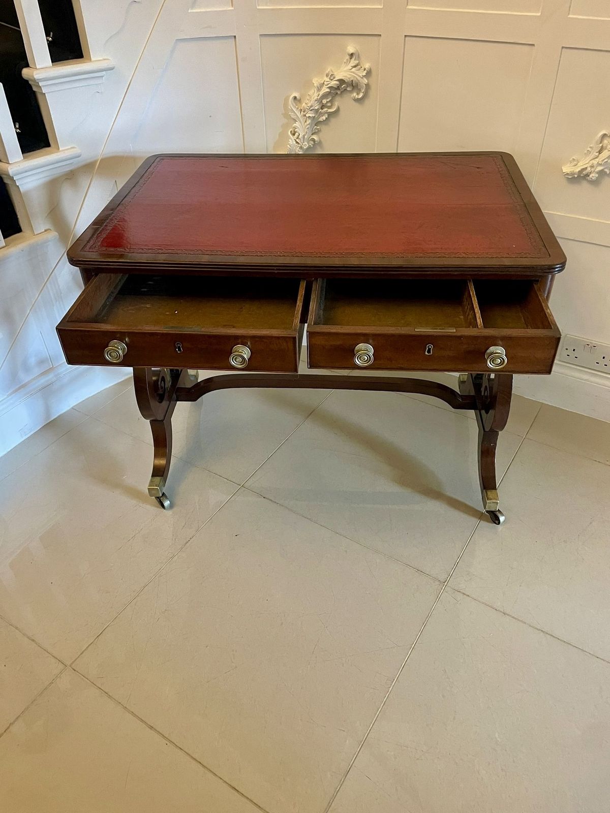 photo furniture Superb Quality Antique 19th Century Mahogany Writing Desk