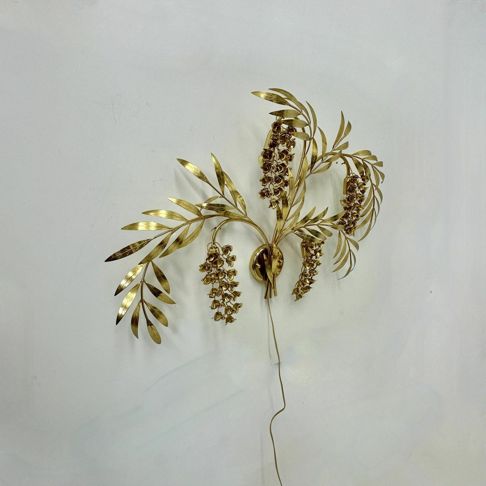 photo buy Grote Italiaanse Floraal Vergulde Wandlamp, Ca. Jaren 1970