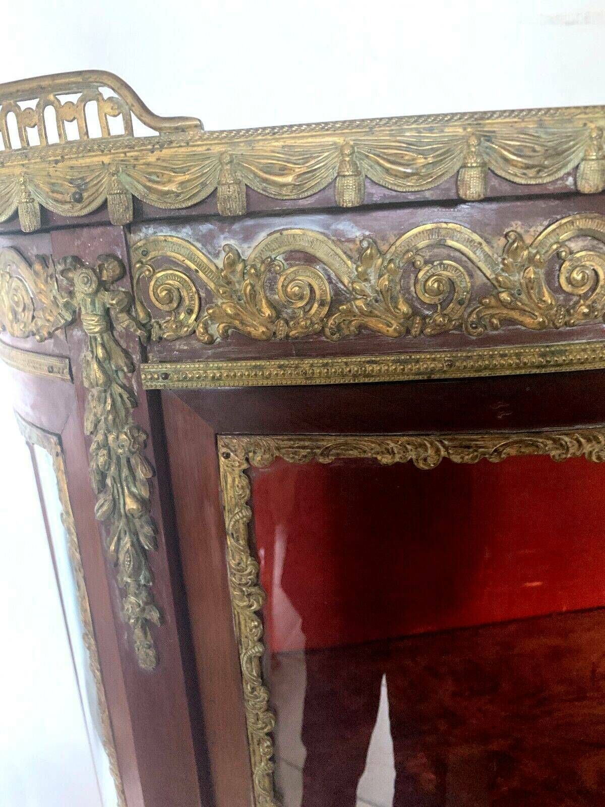 photo furniture Napoleon III Showcase In Mahogany And Chiseled Bronze 20th Century