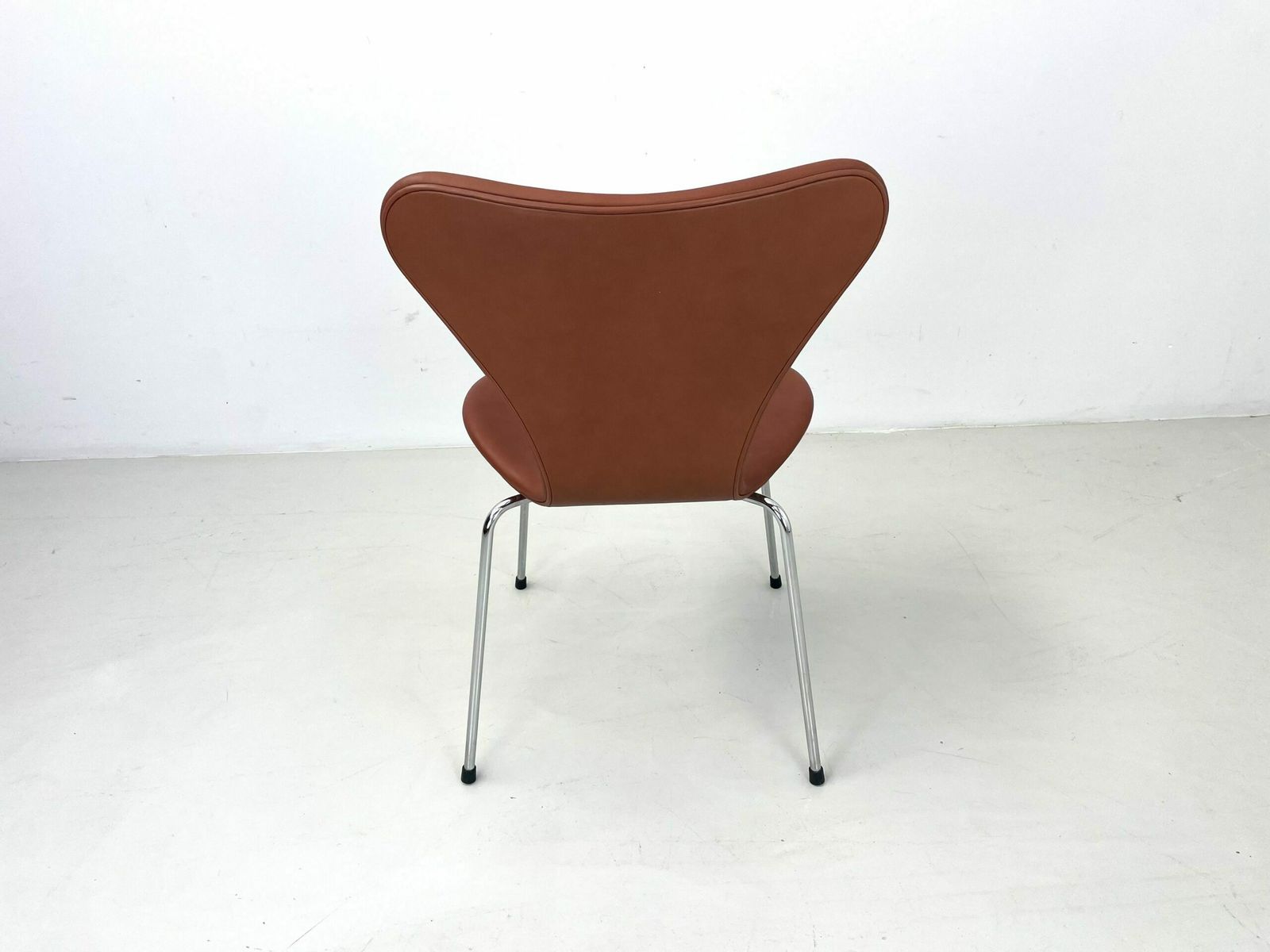 Butterfly Chair By Arne Jacobsen For Fritz Hansen photo furniture