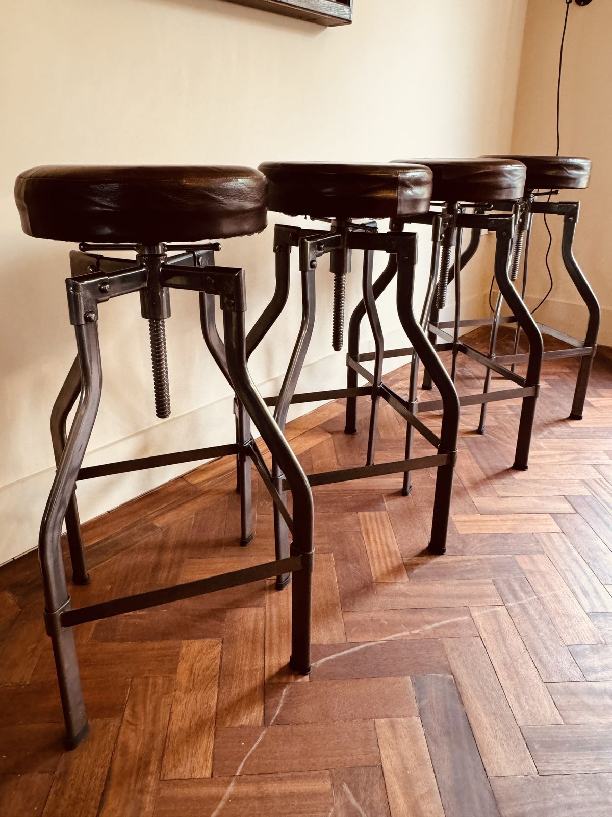Set Of 4 Turner Leather & Metal Adjustable Bar Stool   35 Inch Rrp £159.00 Each photo for sale
