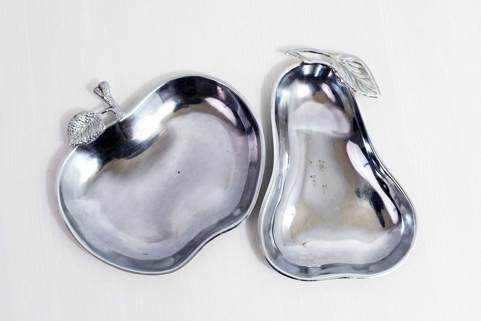 Duo Of "Apple And Pear" Pockets In Silver Metal From The 60s/70s.