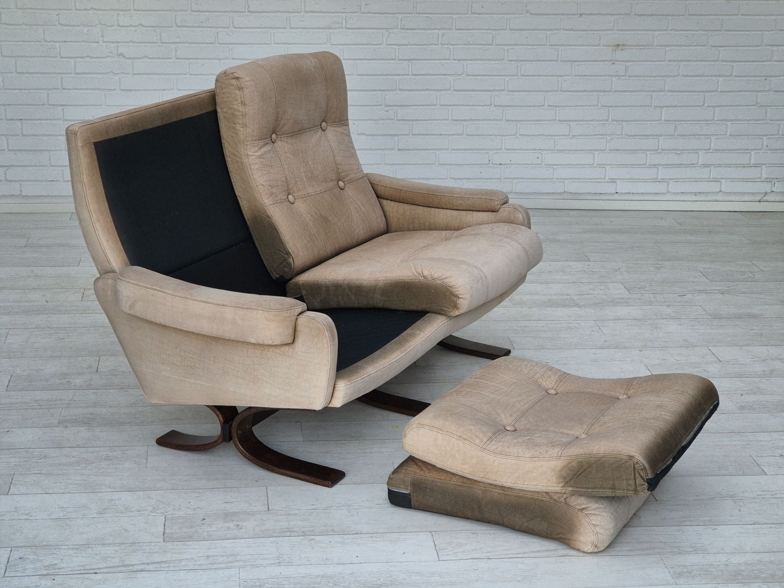 photo vinterior 1970s, Scandinavian 2 Seater Sofa, Original Very Good Condition, Leather.