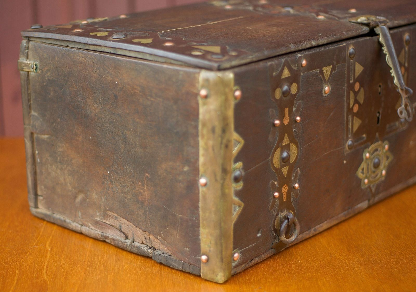 Large Old Mauritanian Box, Mauritania Tuareg Wooden Chest With Worked Metal And Copper Frame, Collection, Rare photo 642.0