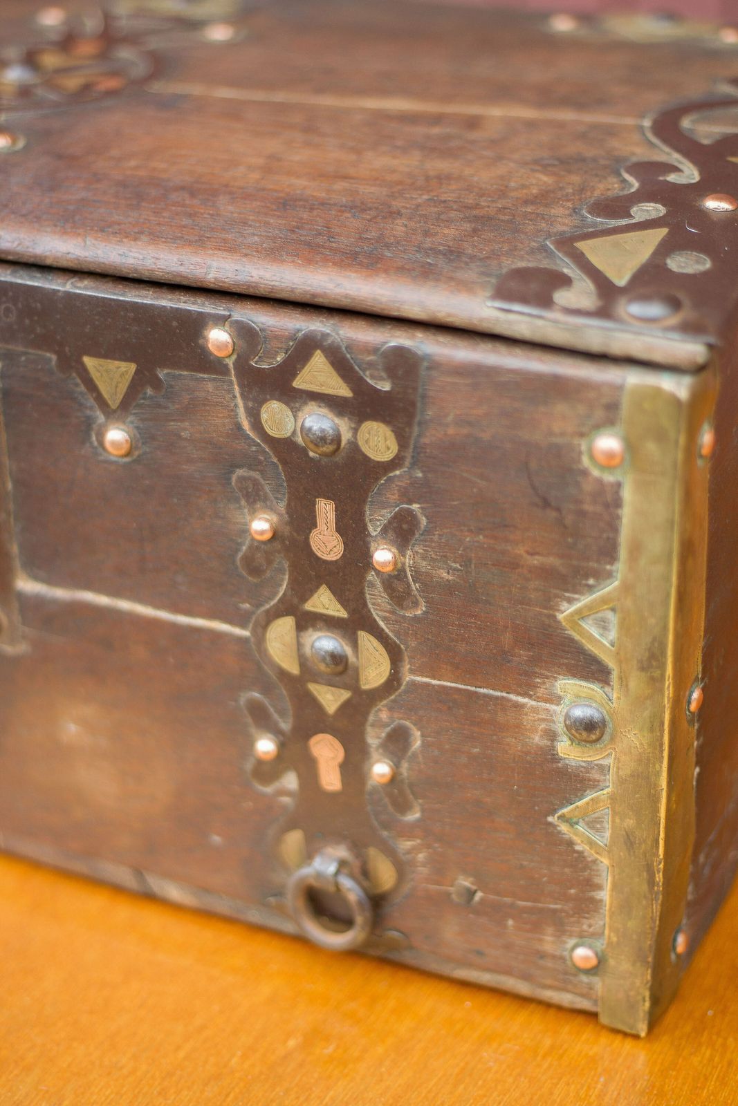 photo for sale Large Old Mauritanian Box, Mauritania Tuareg Wooden Chest With Worked Metal And Copper Frame, Collection, Rare