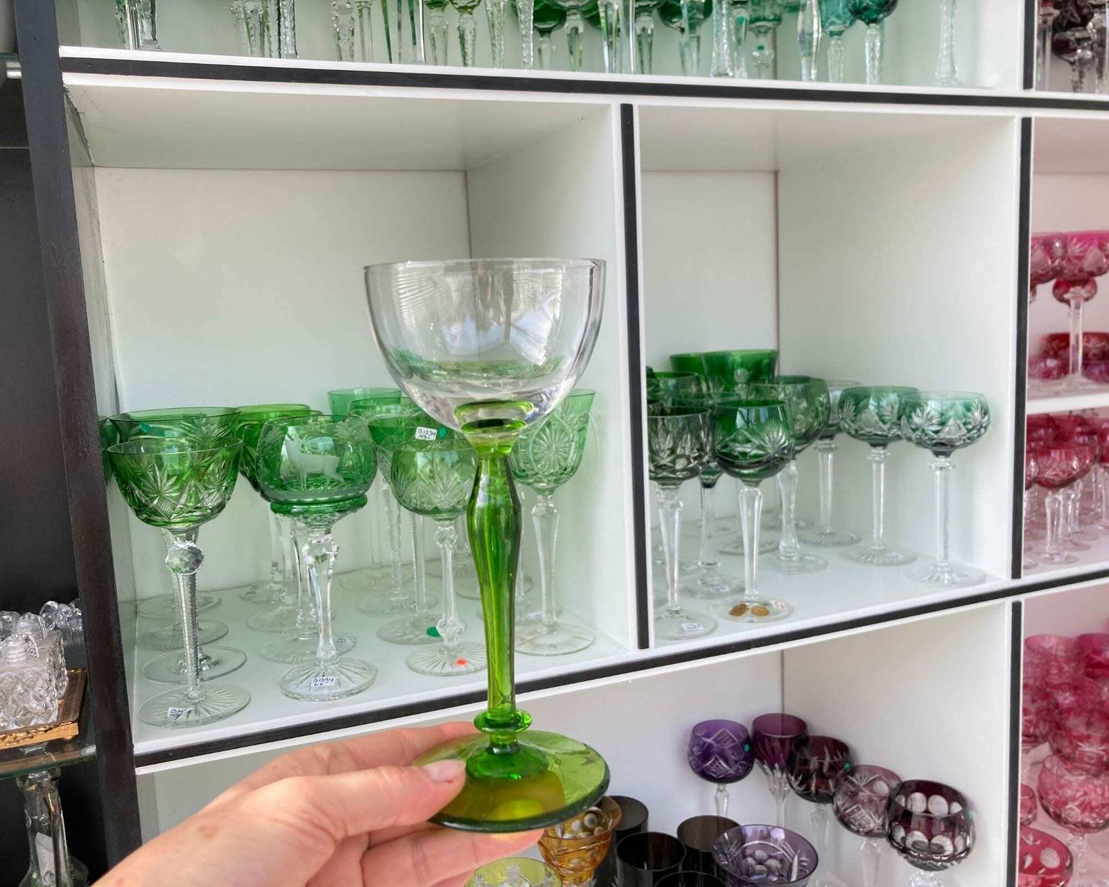 Antieke Kristallen Wijnglazen | Modern Gevormde Kelk | Groen Hoog Voetje | 6 Stuks photo vinterior