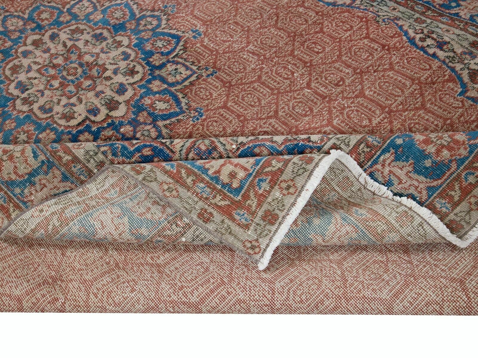 Kind Handknotted Vintage Area Rug, Traditional Turkish Carpet photo for sale