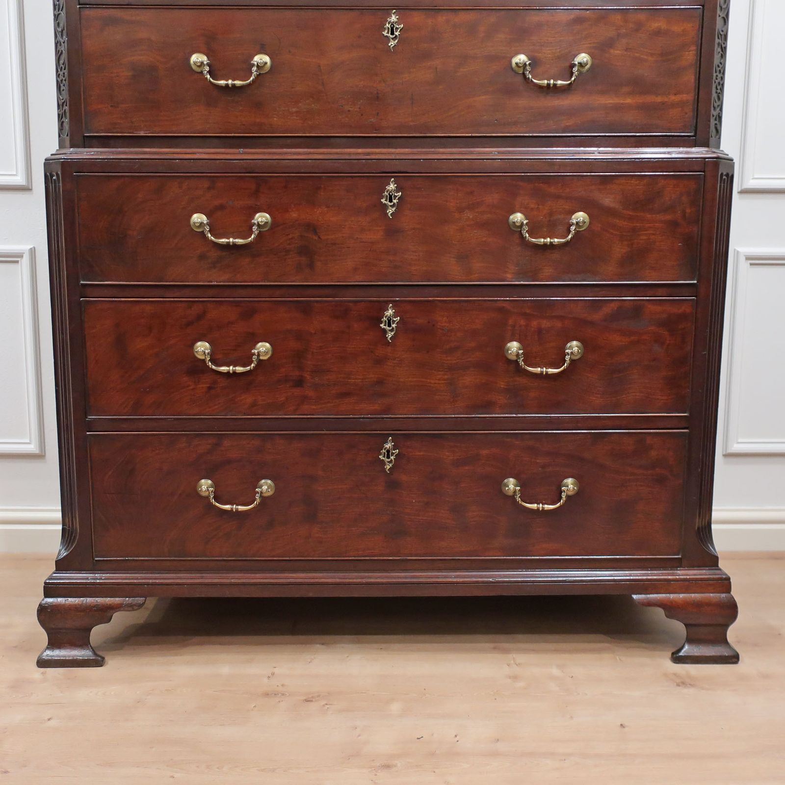 photo furniture Chippendale Period Mahogany Antique Chest On Chest