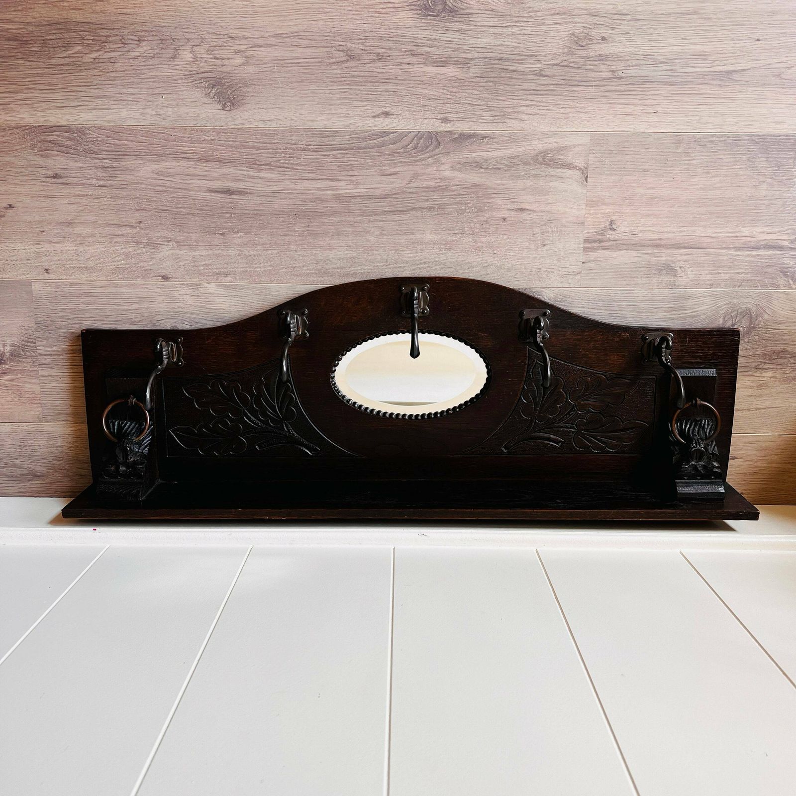 photo furniture Oude Hollandse Kapstok Met Geslepen Spiegel