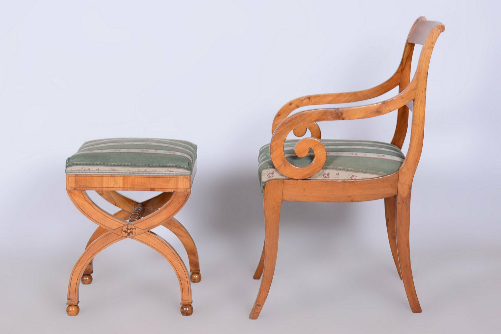 photo vintage Restored Biedermeier Armchair, Beech, Oak, Cherry, Austria, 1830s