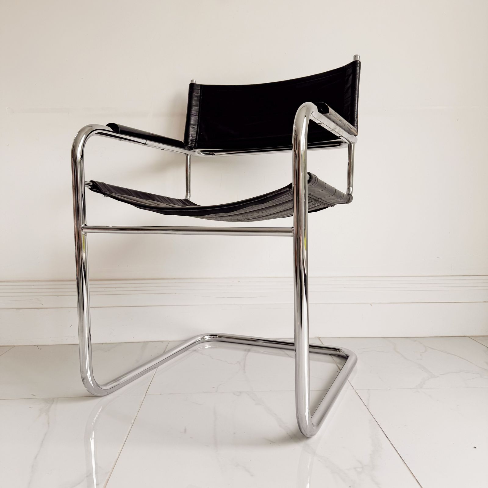 20th Century Italian Quilted Leather Cantilever Chair In Black photo 110.0