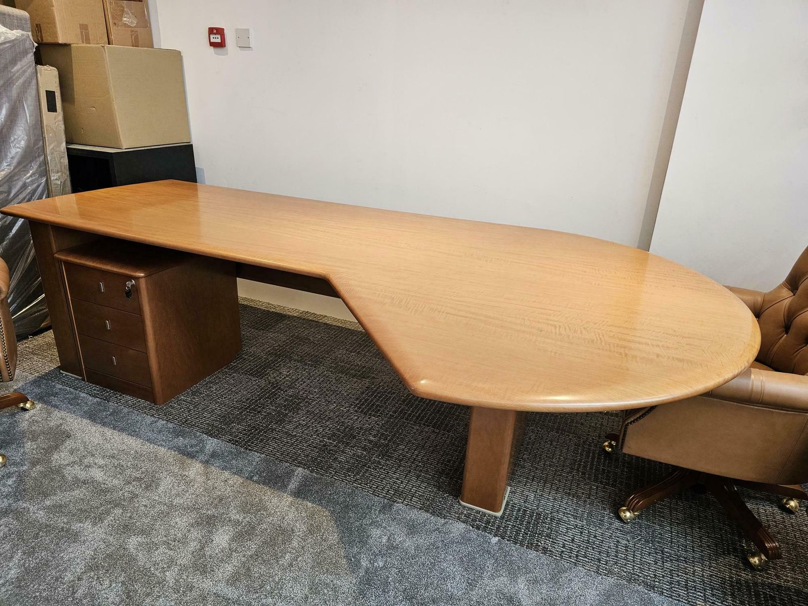Large High Quality Stylish Desk With Meeting End & Pedestal, Gloss Finish, Veneered With Curved Edges photo for sale