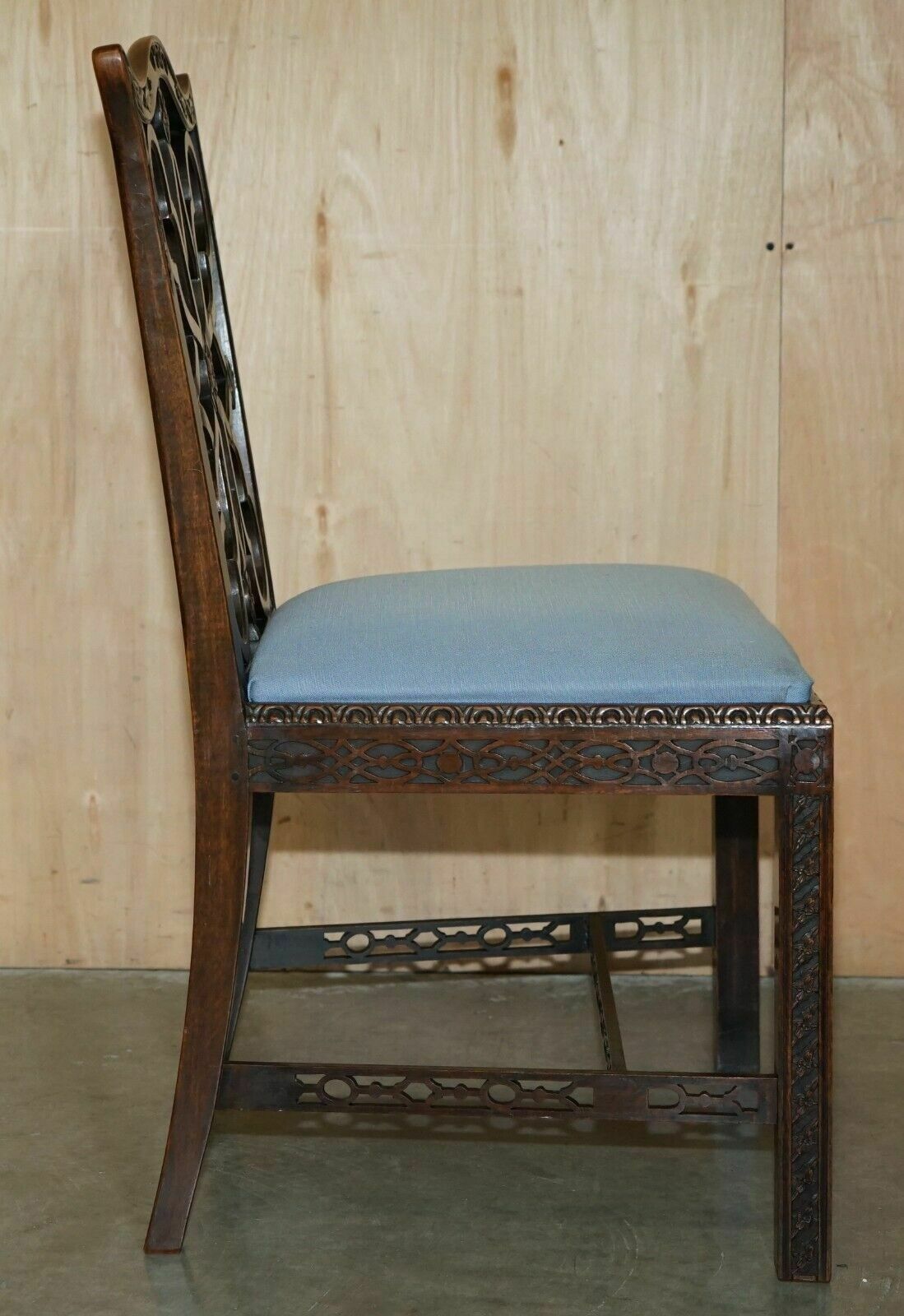 photo vinterior Four Antique Colonial Thomas Chippendale Rosewood Fret Work Carved Dining Chairs