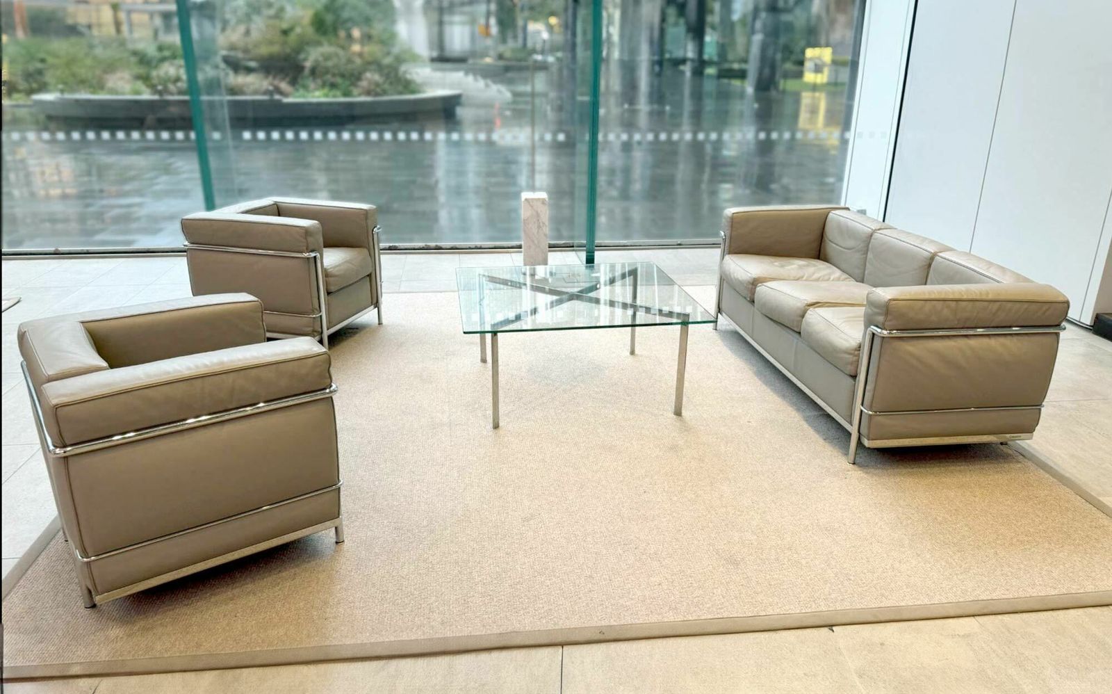 2 Fauteuil Grand Confort Petit Modèle Lc2 Three Seater Sofa & Two Armchairs Set By Le Corbusier For Cassina