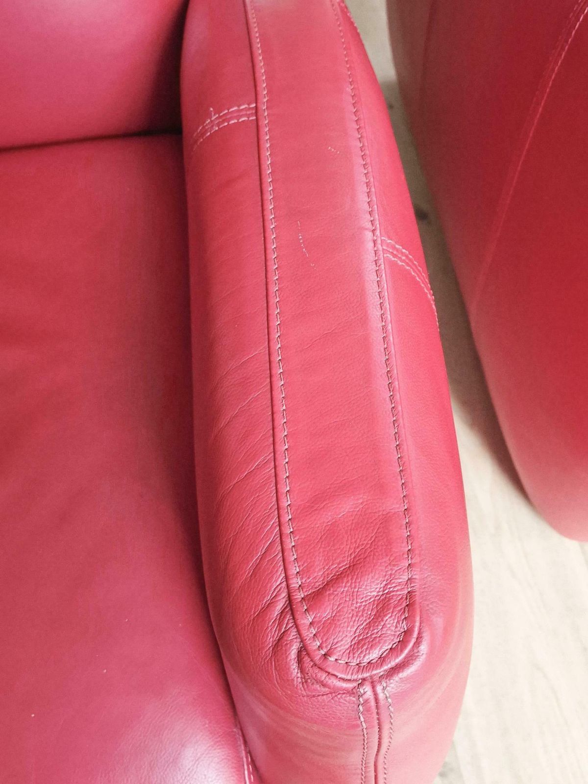 A Pair Of Stunning Retro Style Htl Fjord Red Leather Recliner Armchairs photo vinterior